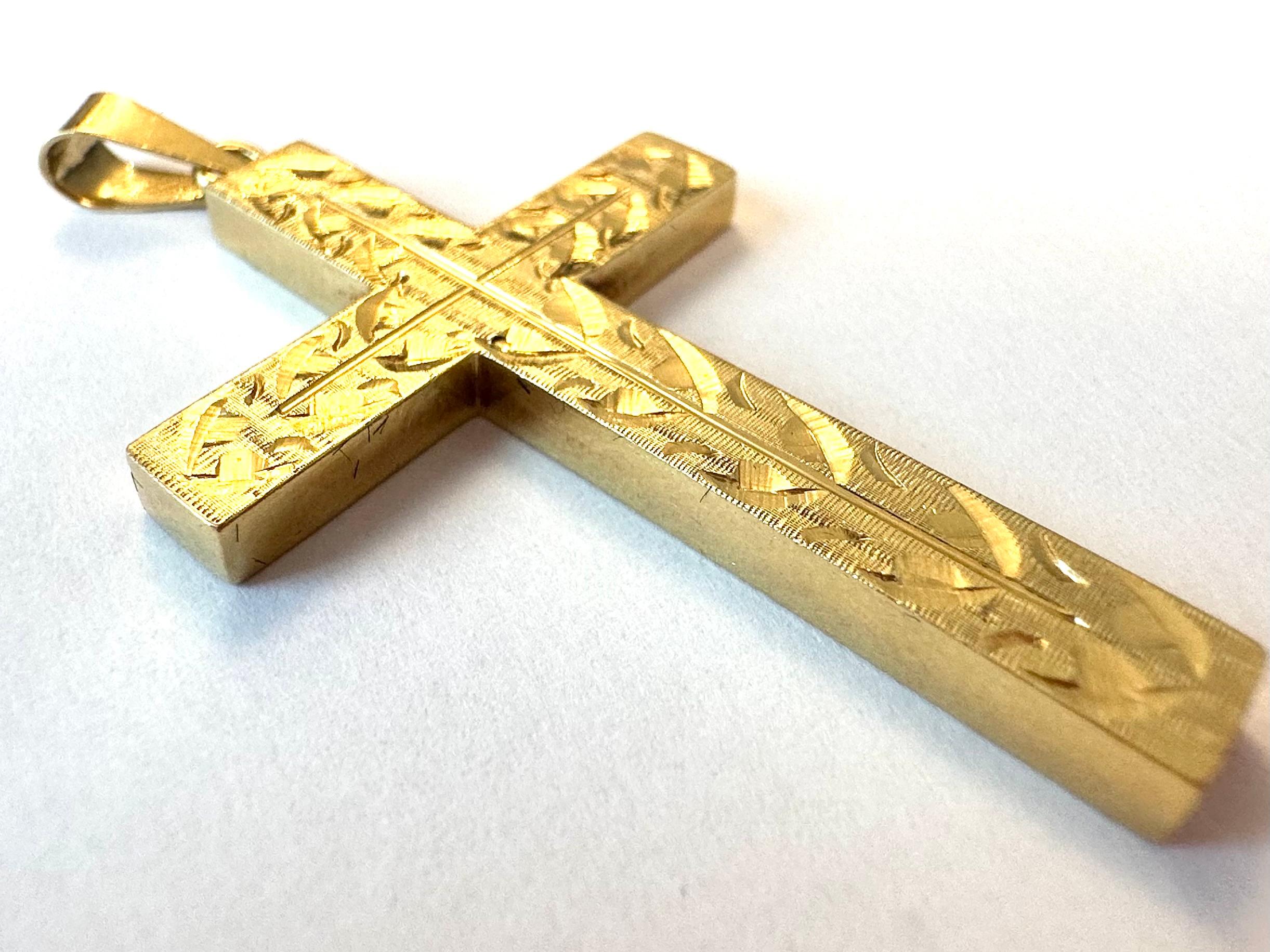 Antikes französisches Design-Kreuz aus 18 Karat Gelbgold für Damen oder Herren