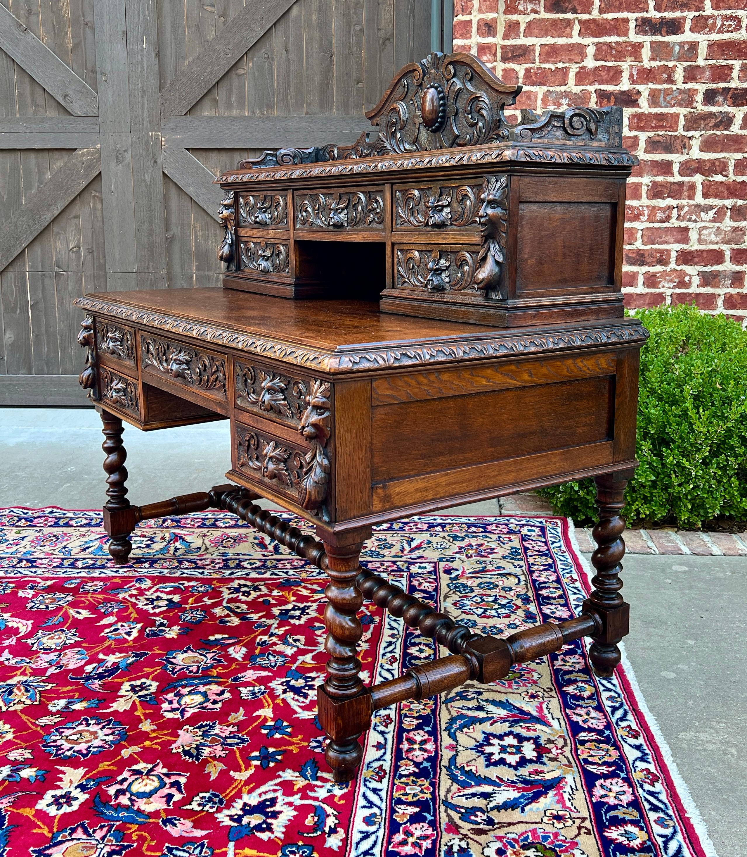 Sculpté Ancienne bibliothèque de bureau française en chêne de style néo-renaissance, torsion d'orge, 19ème siècle en vente