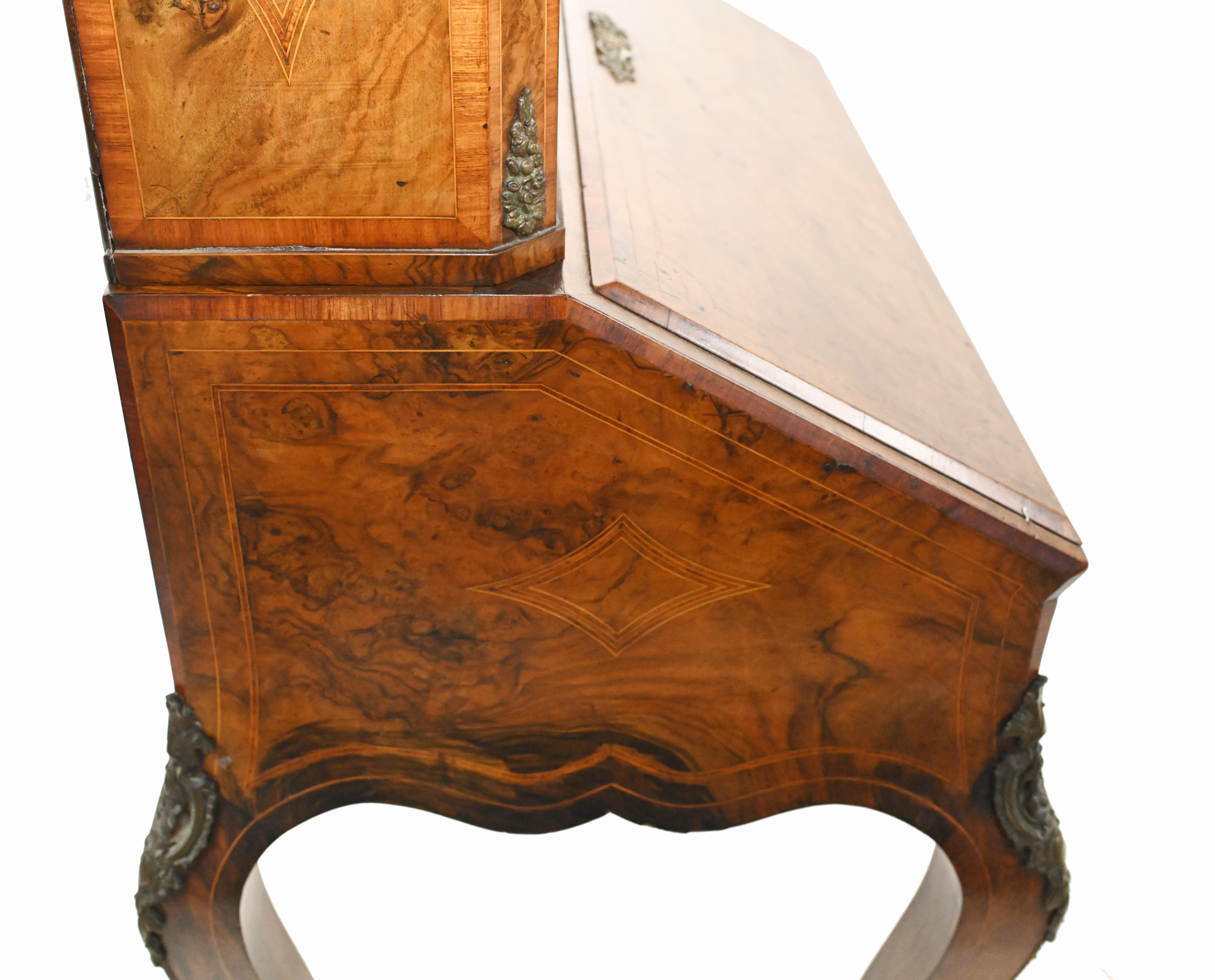 Antique French Desk, Walnut Bonheur De Jour Ladies Desk circa 1880 For Sale 3