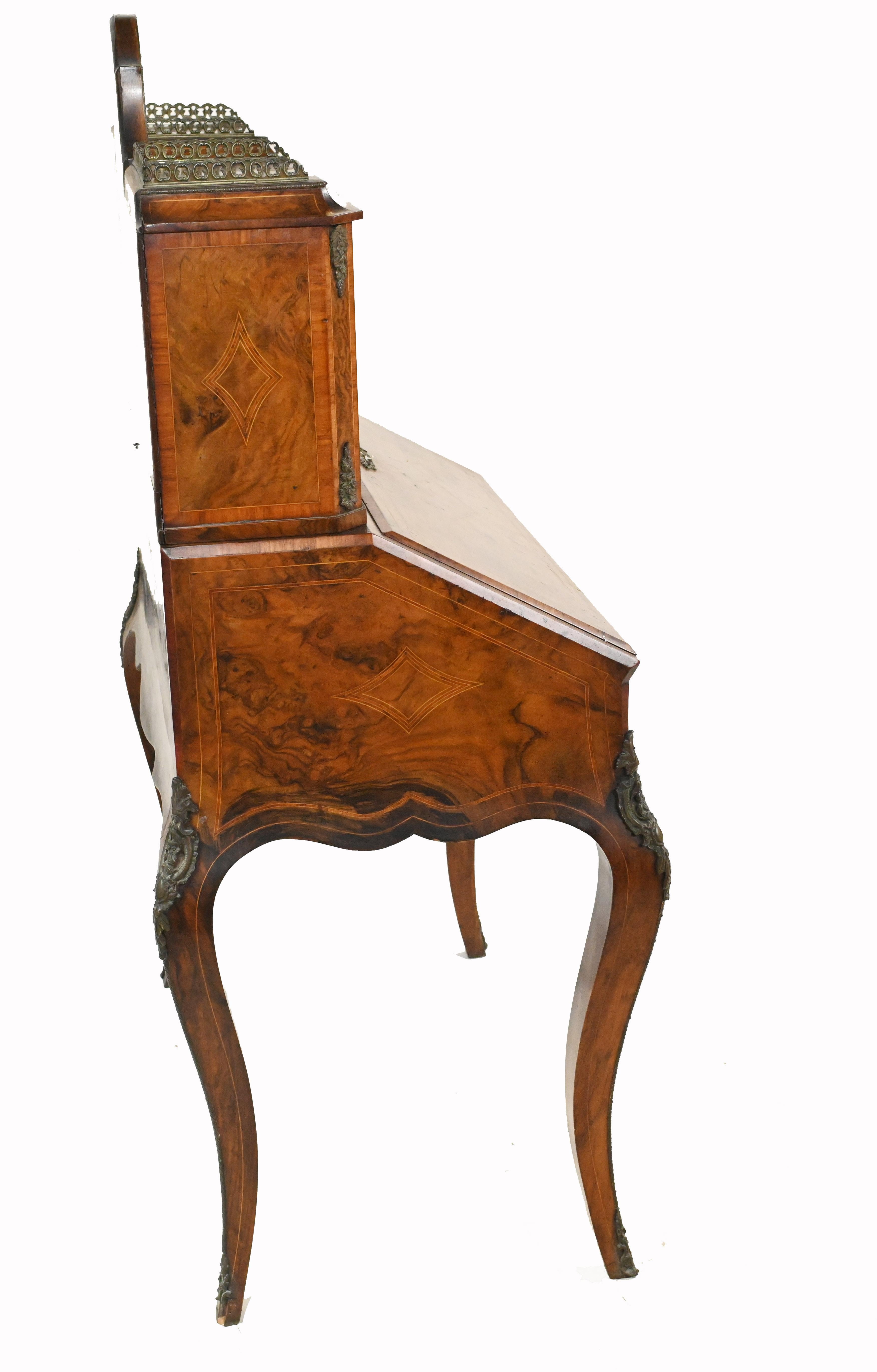 Antique French Desk, Walnut Bonheur De Jour Ladies Desk circa 1880 For Sale 2