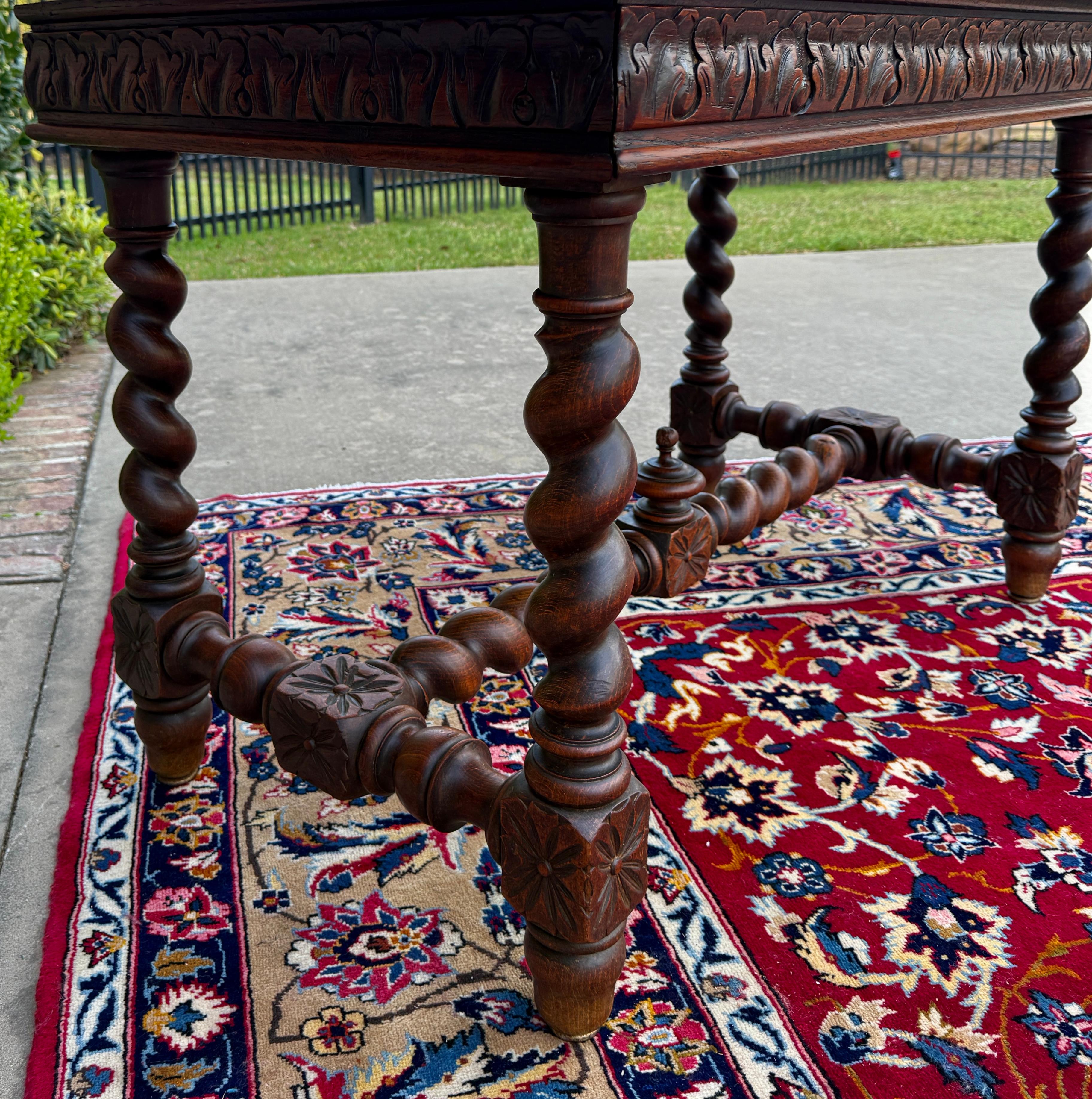 Ancienne table de bureau française Renaissance avec tiroir en chêne torsadé vers 1920 en vente 2