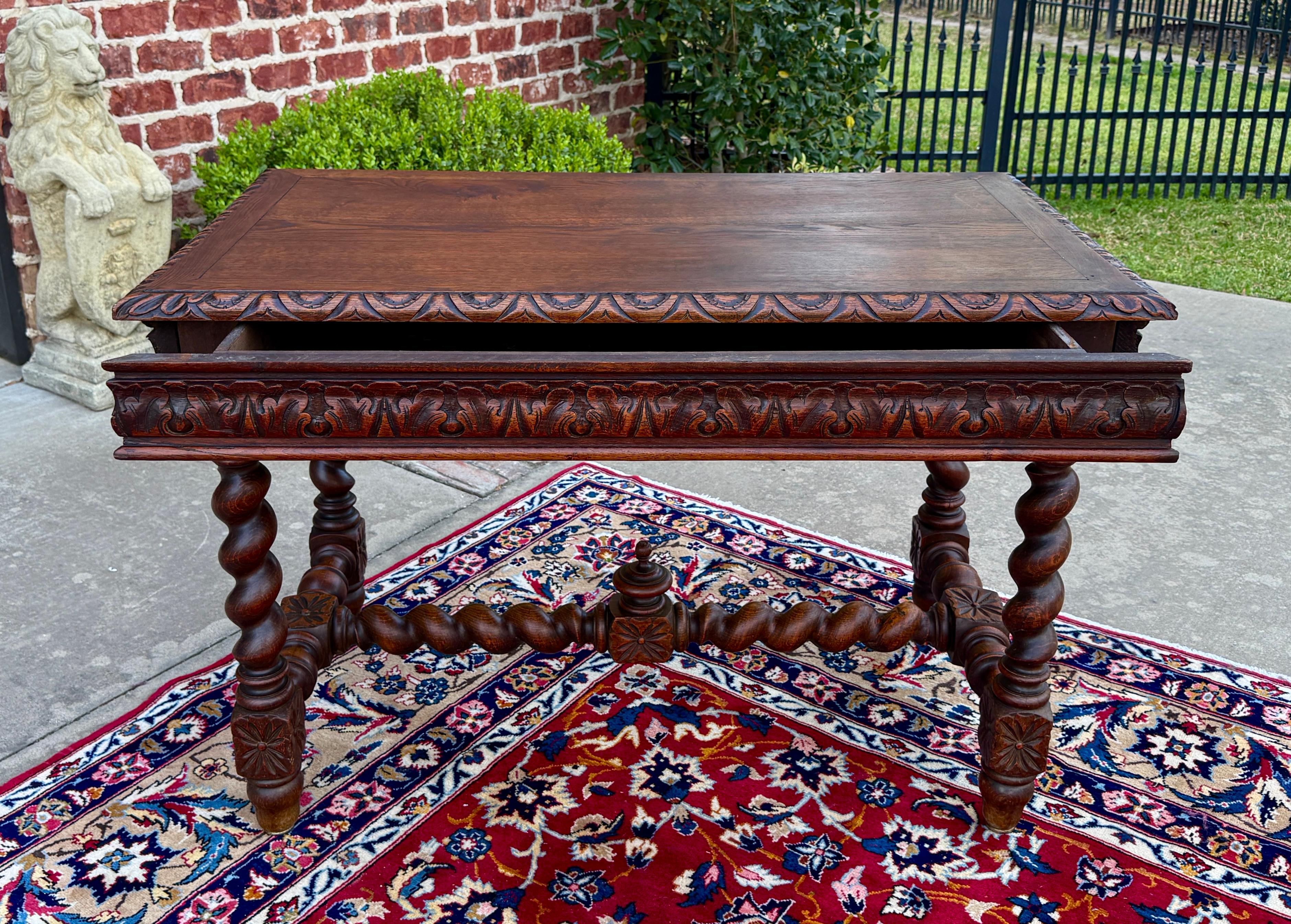Ancienne table de bureau française Renaissance avec tiroir en chêne torsadé vers 1920 en vente 3