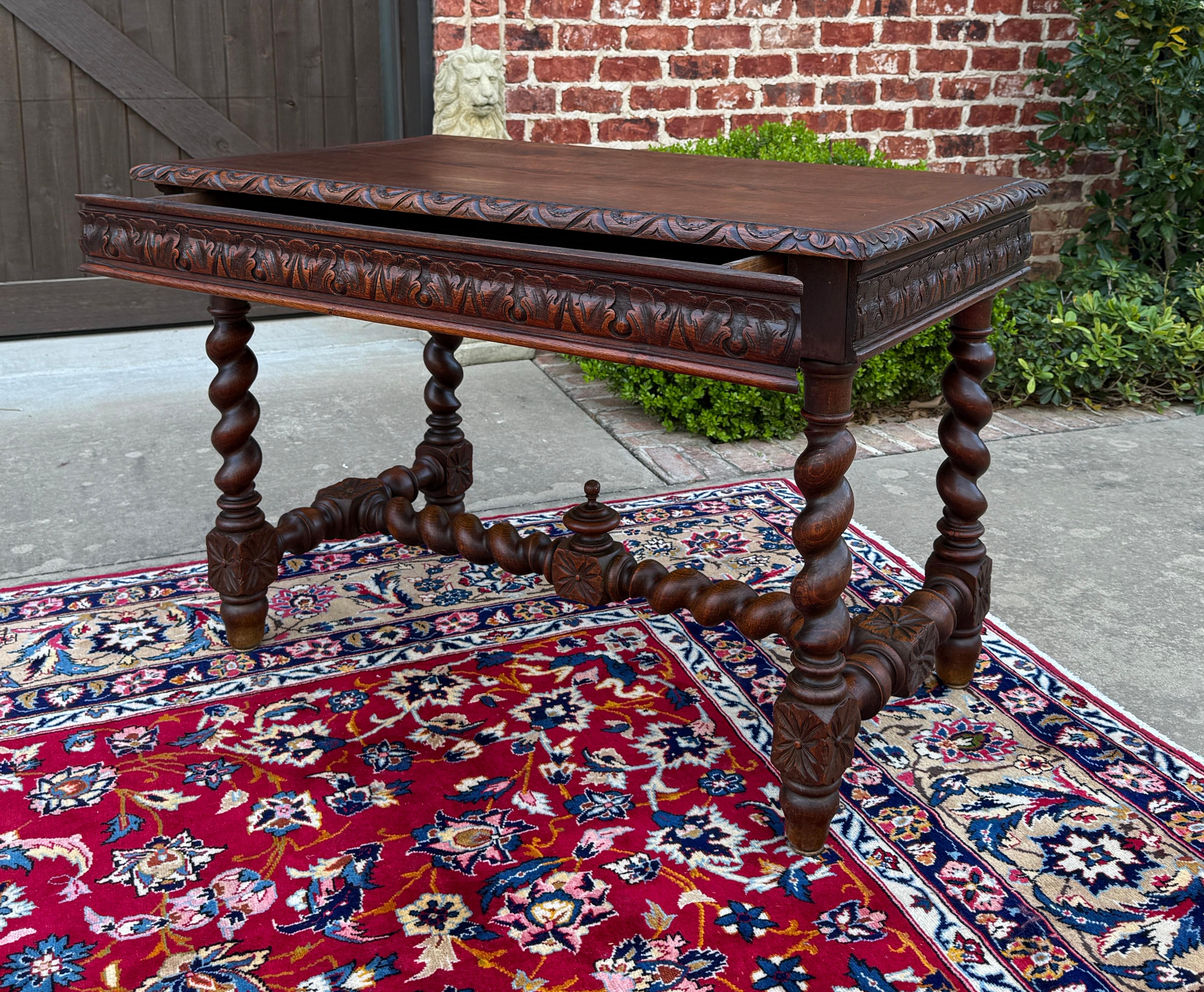 Ancienne table de bureau française Renaissance avec tiroir en chêne torsadé vers 1920 en vente 4