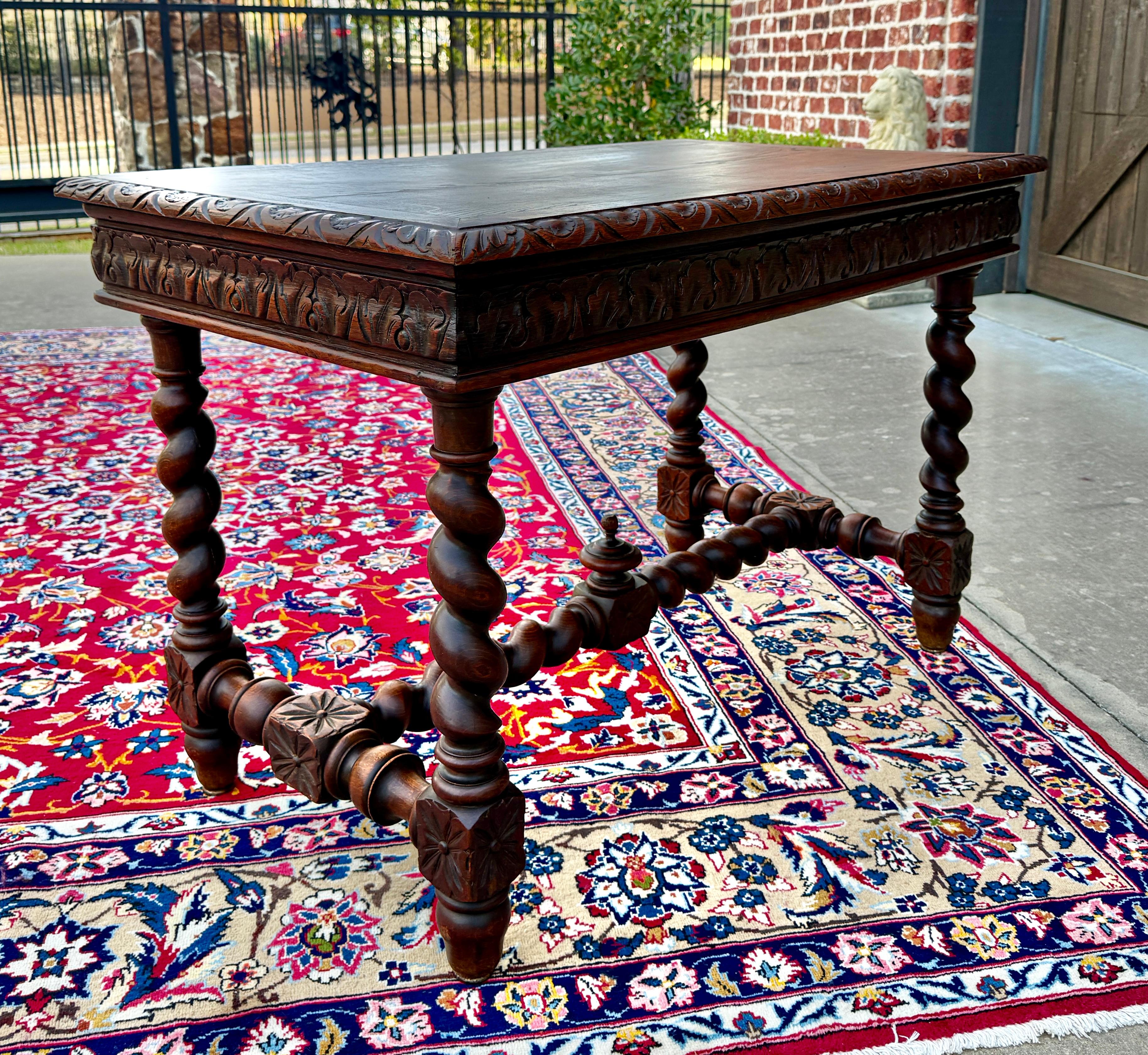 Ancienne table de bureau française Renaissance avec tiroir en chêne torsadé vers 1920 en vente 7