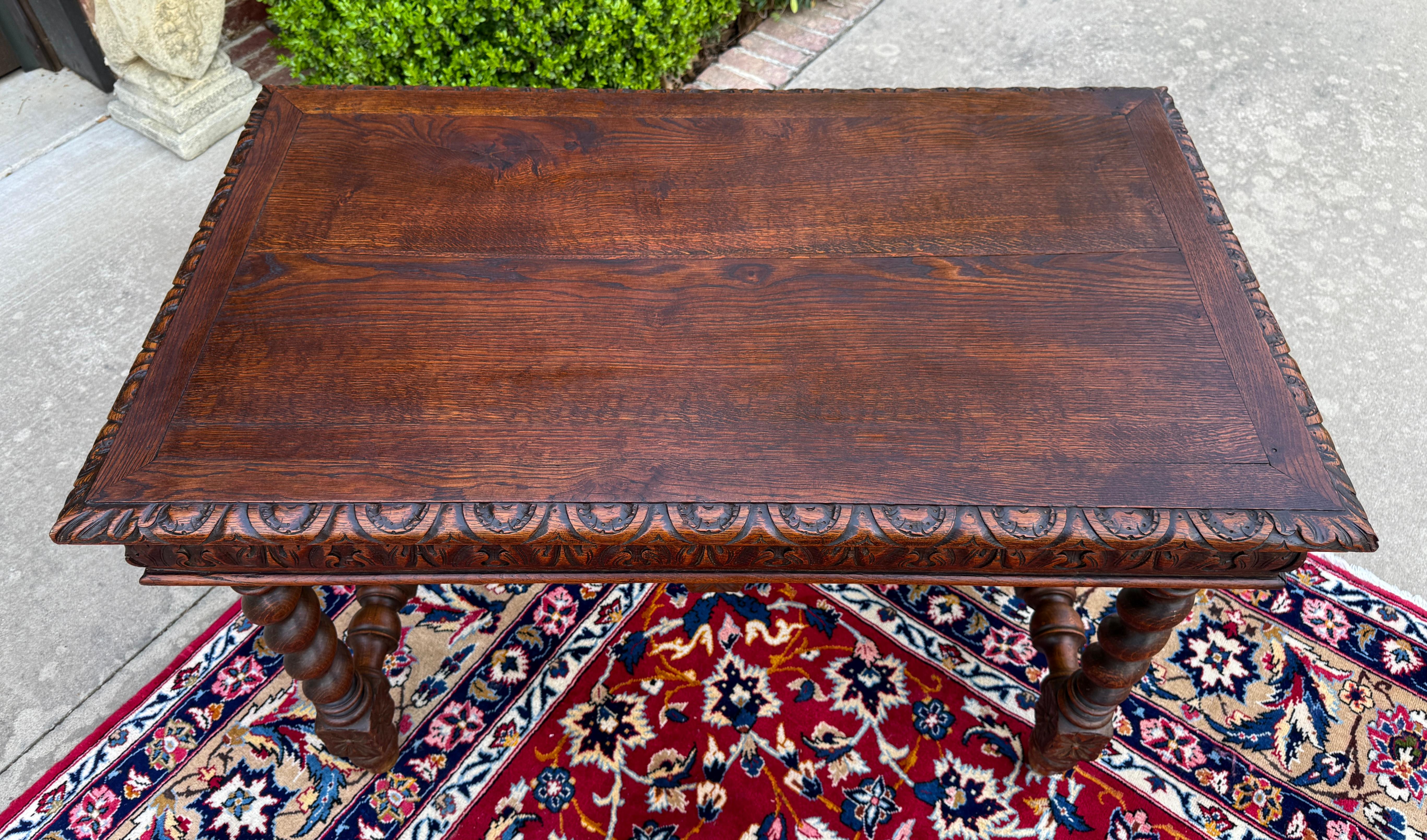 Ancienne table de bureau française Renaissance avec tiroir en chêne torsadé vers 1920 en vente 8