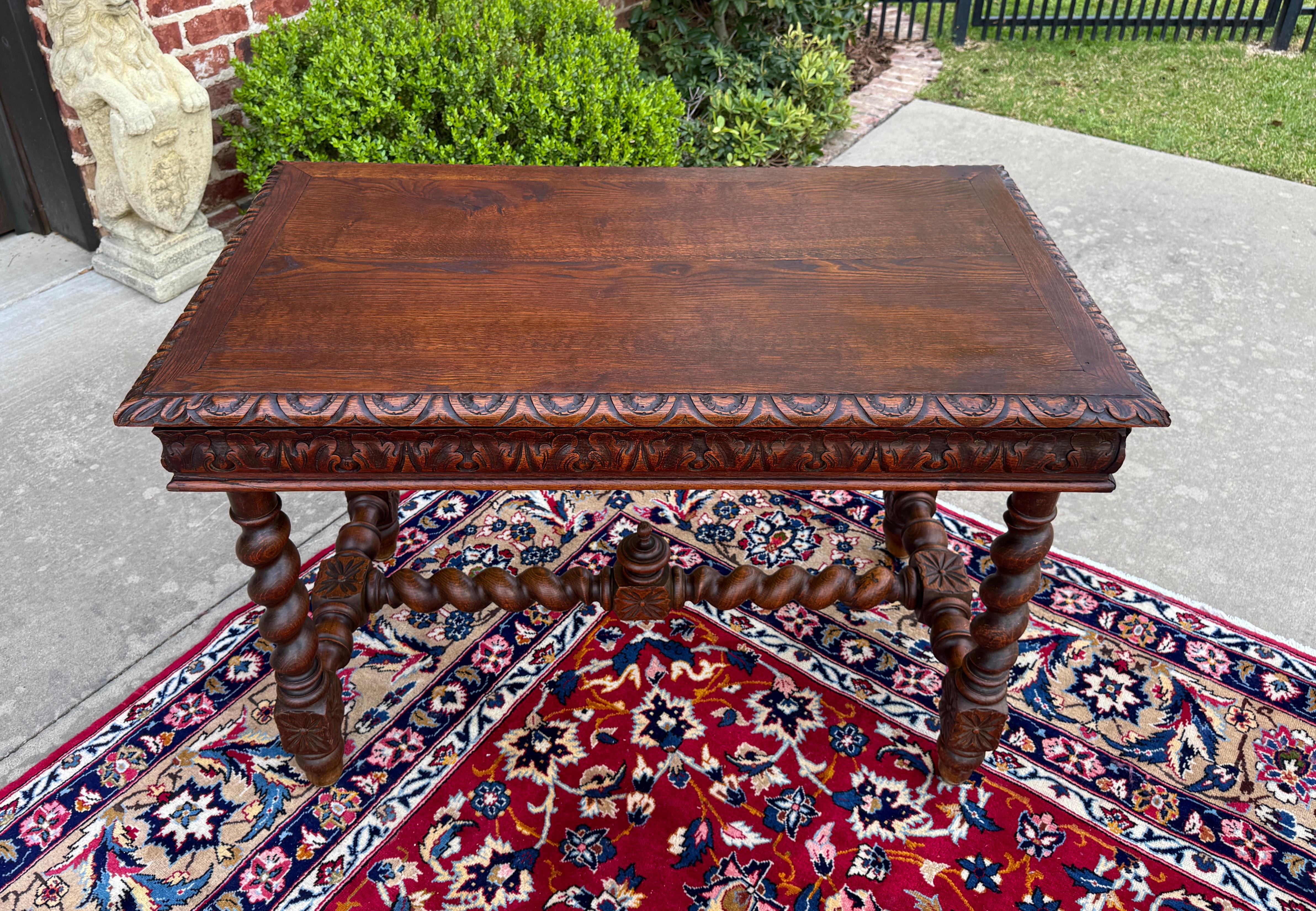 Ancienne table de bureau française Renaissance avec tiroir en chêne torsadé vers 1920 en vente 9