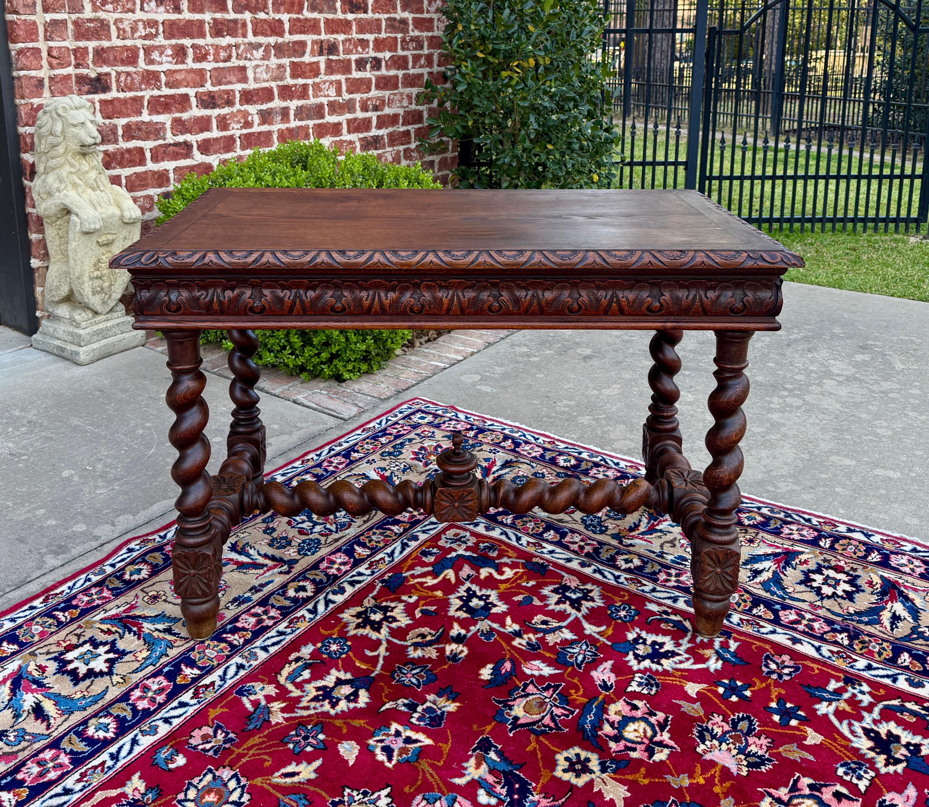 Ancienne table de bureau française Renaissance avec tiroir en chêne torsadé vers 1920 en vente 10