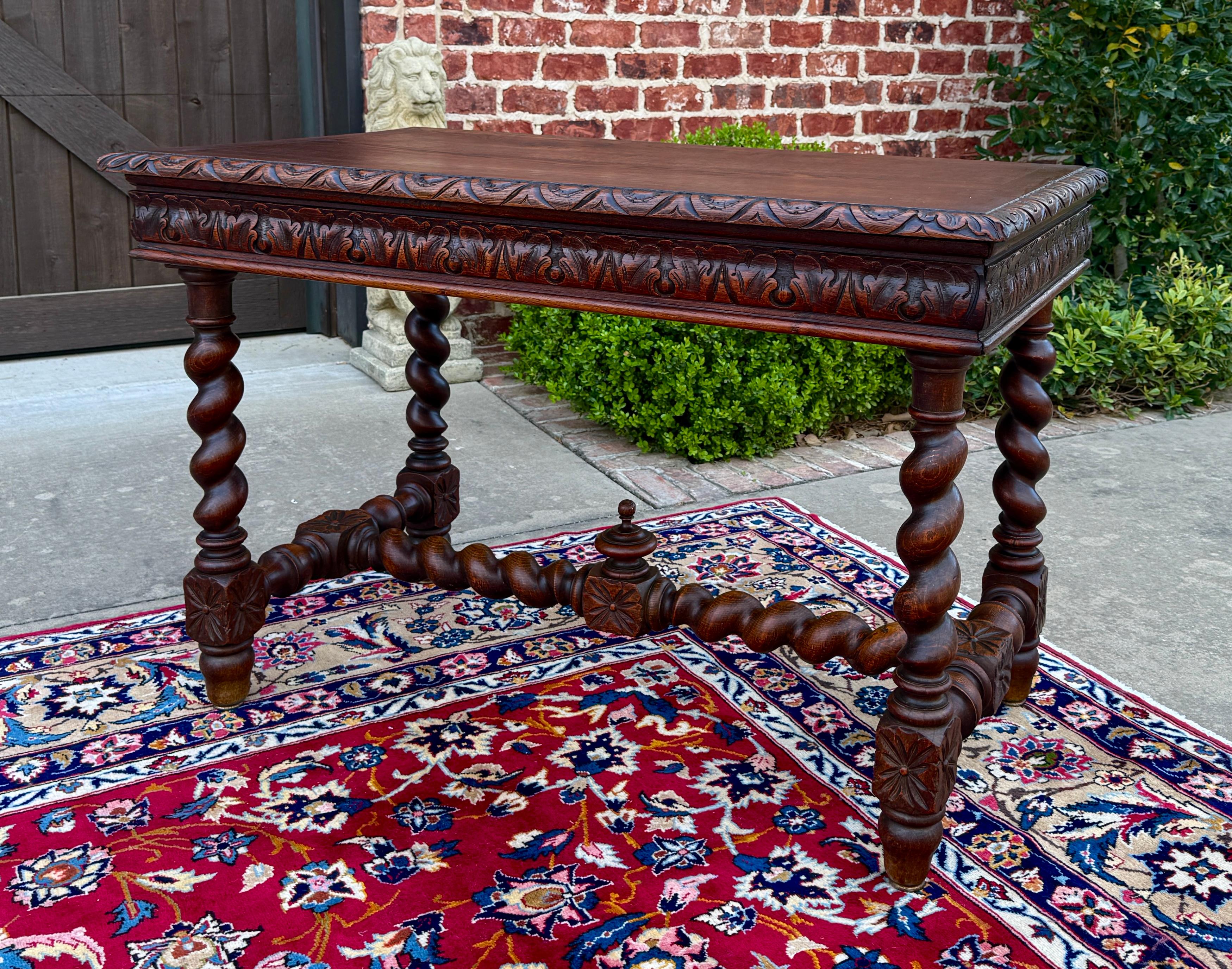 Néo-Renaissance Ancienne table de bureau française Renaissance avec tiroir en chêne torsadé vers 1920 en vente