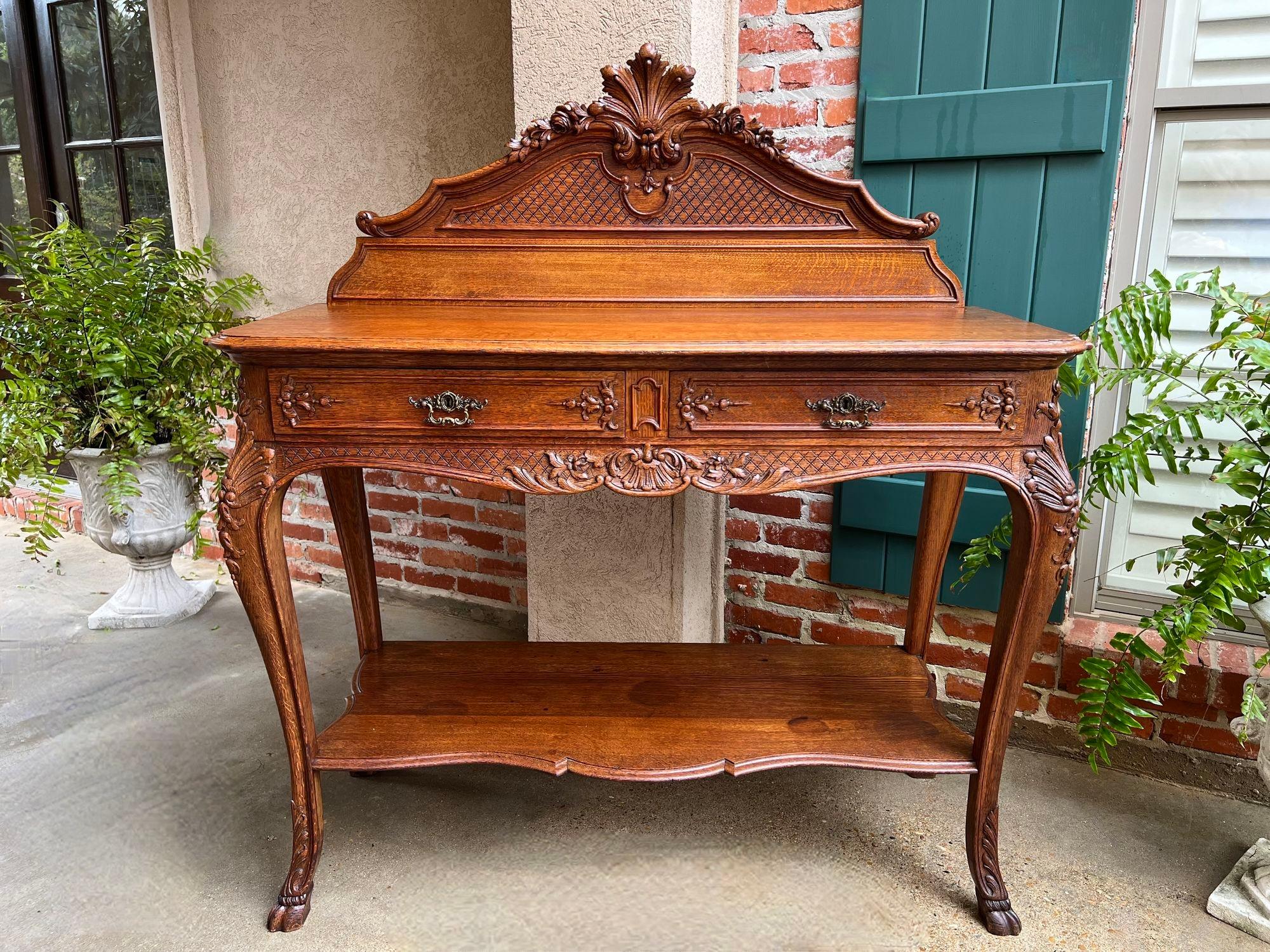 Antike Französisch Dessert Server Anrichte Buffet Louis XV geschnitzt Tiger Eiche c1890.

Direkt aus Frankreich, eine hoch geschnitzte antike Französisch Dessert Server oder Buffet, in einer sehr großen Größe, fast 5 ft. Höhe und über 4 ft.
