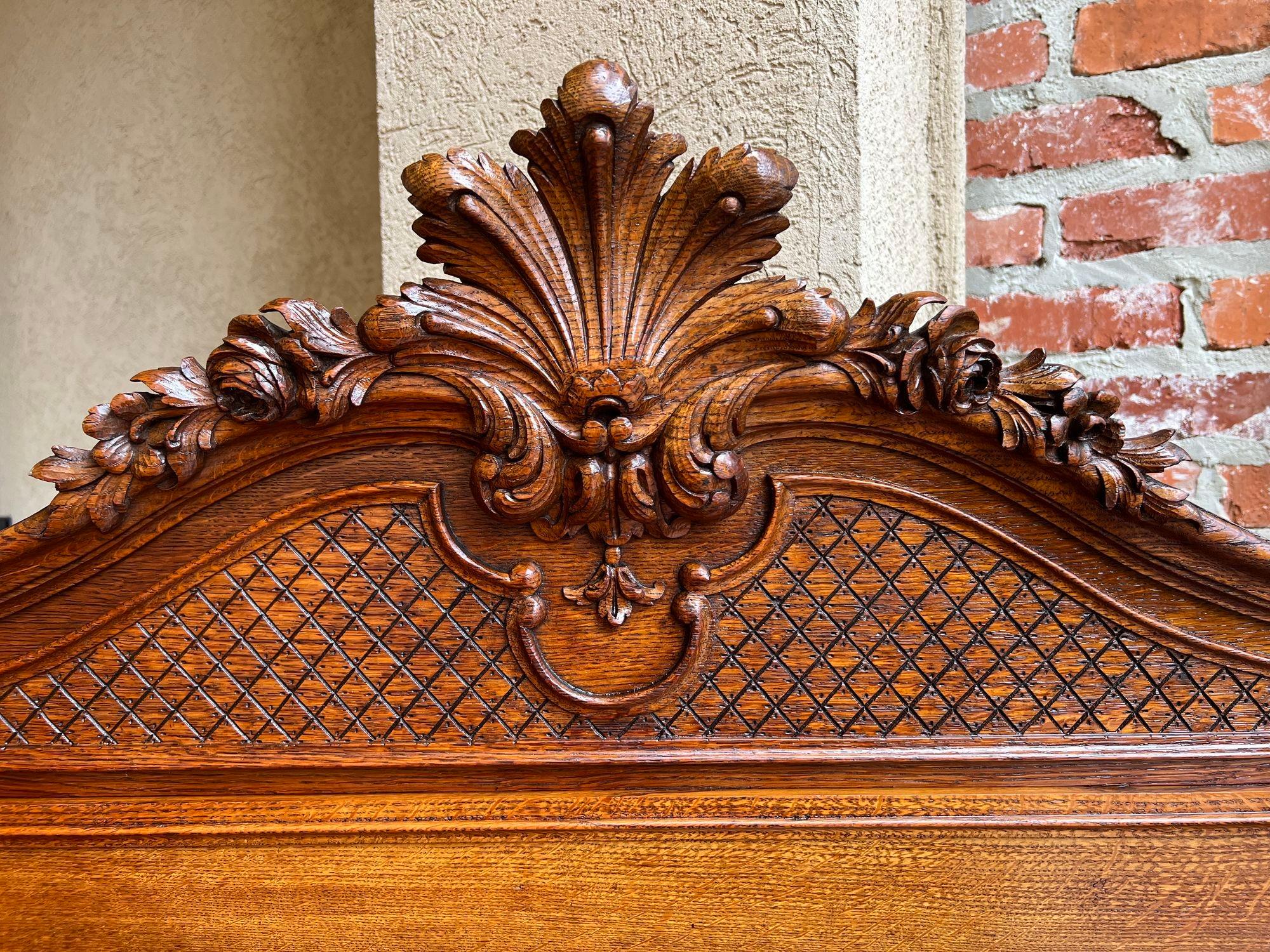 Antikes französisches Dessert-Serviergeschirr- Sideboard aus geschnitzter Tigereiche im Louis-XV-Stil, um 1890 (Spätes 19. Jahrhundert) im Angebot