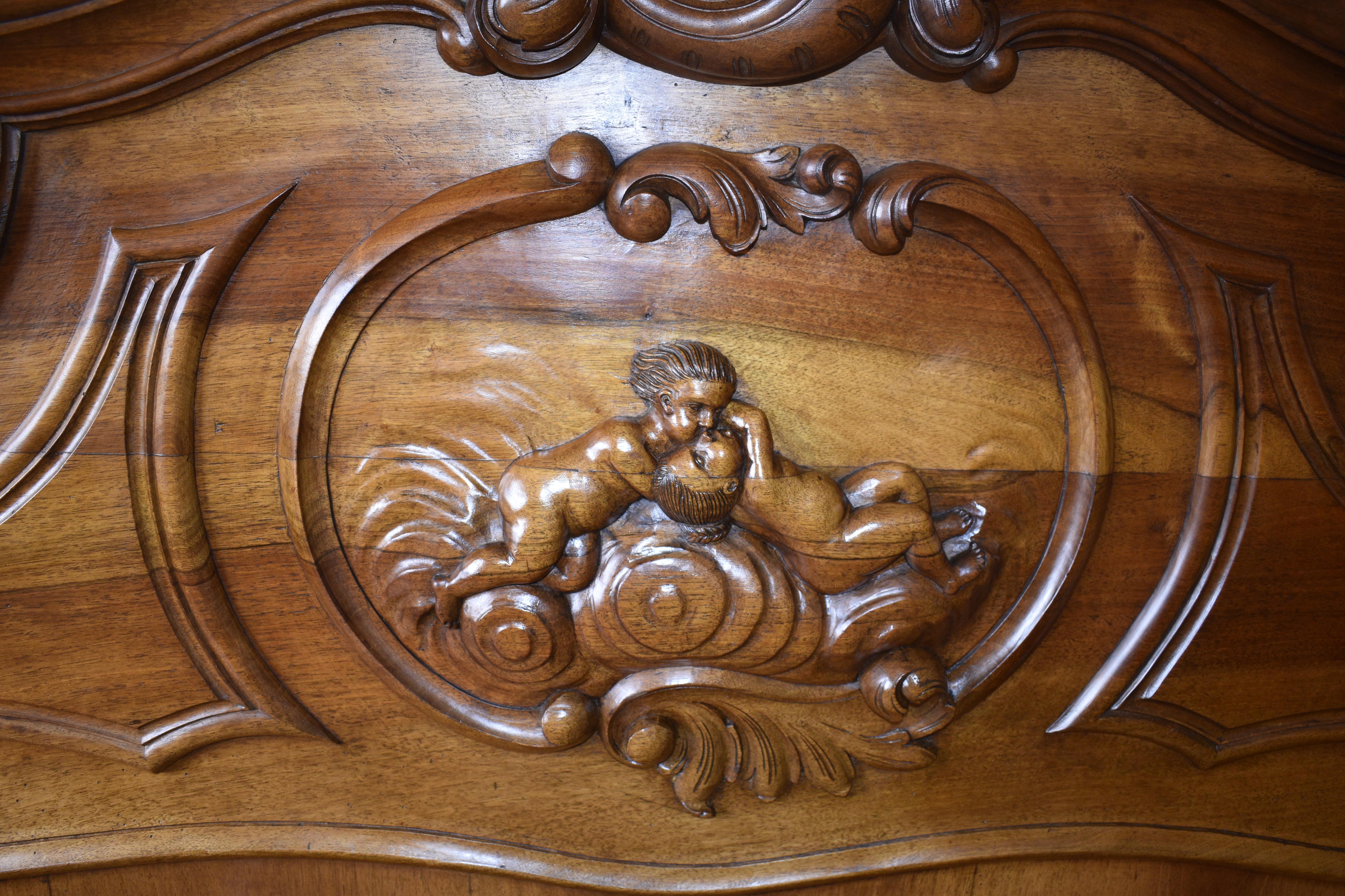 Antique French Detailed Carved Louise XV Double Bed In Good Condition For Sale In EDENSOR PARK, NSW