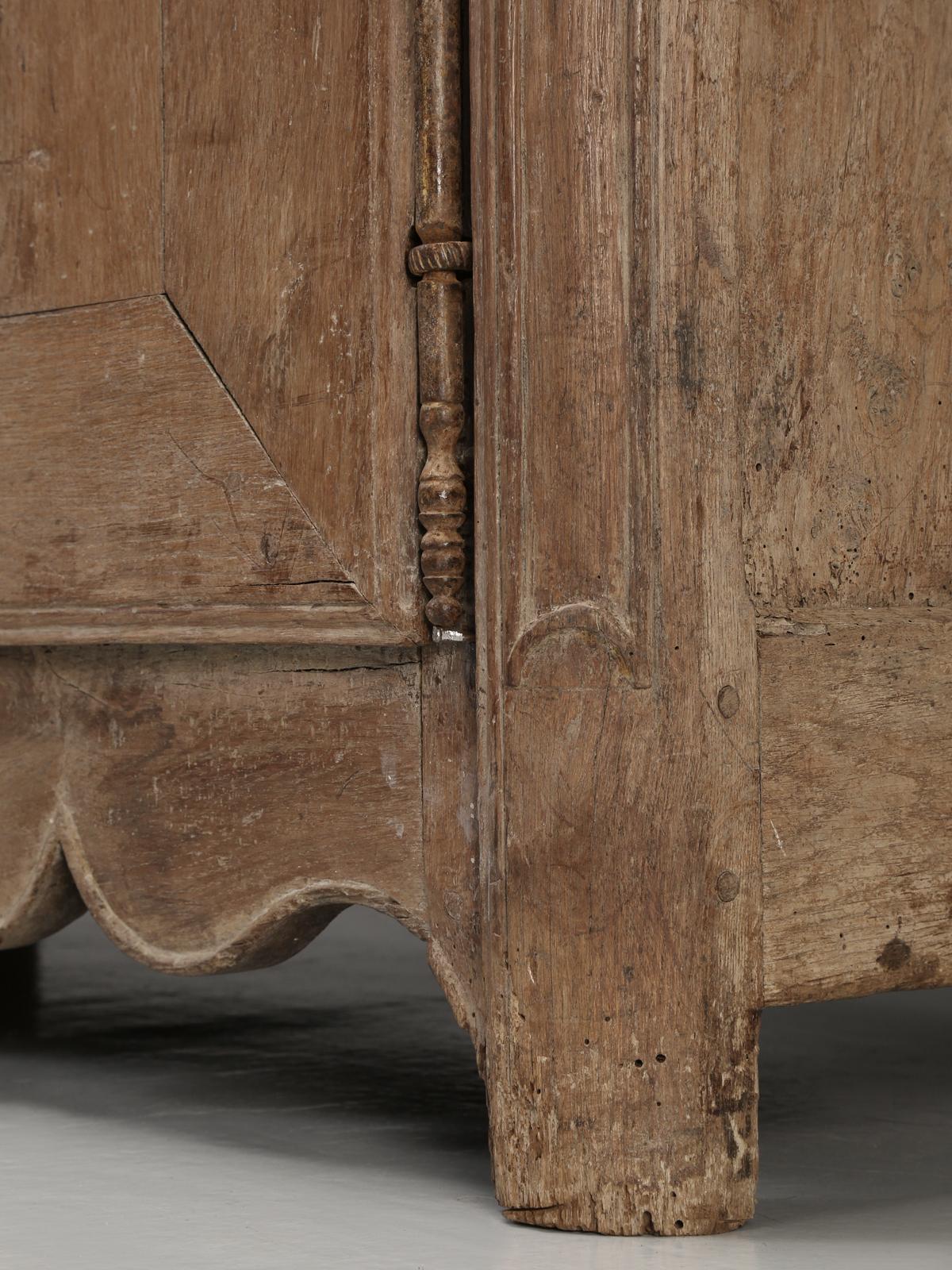 Antikes französisches Deux Corp-Schrank „Cupboard“ in Original-Finish aus Chateau, unrestauriert im Angebot 4