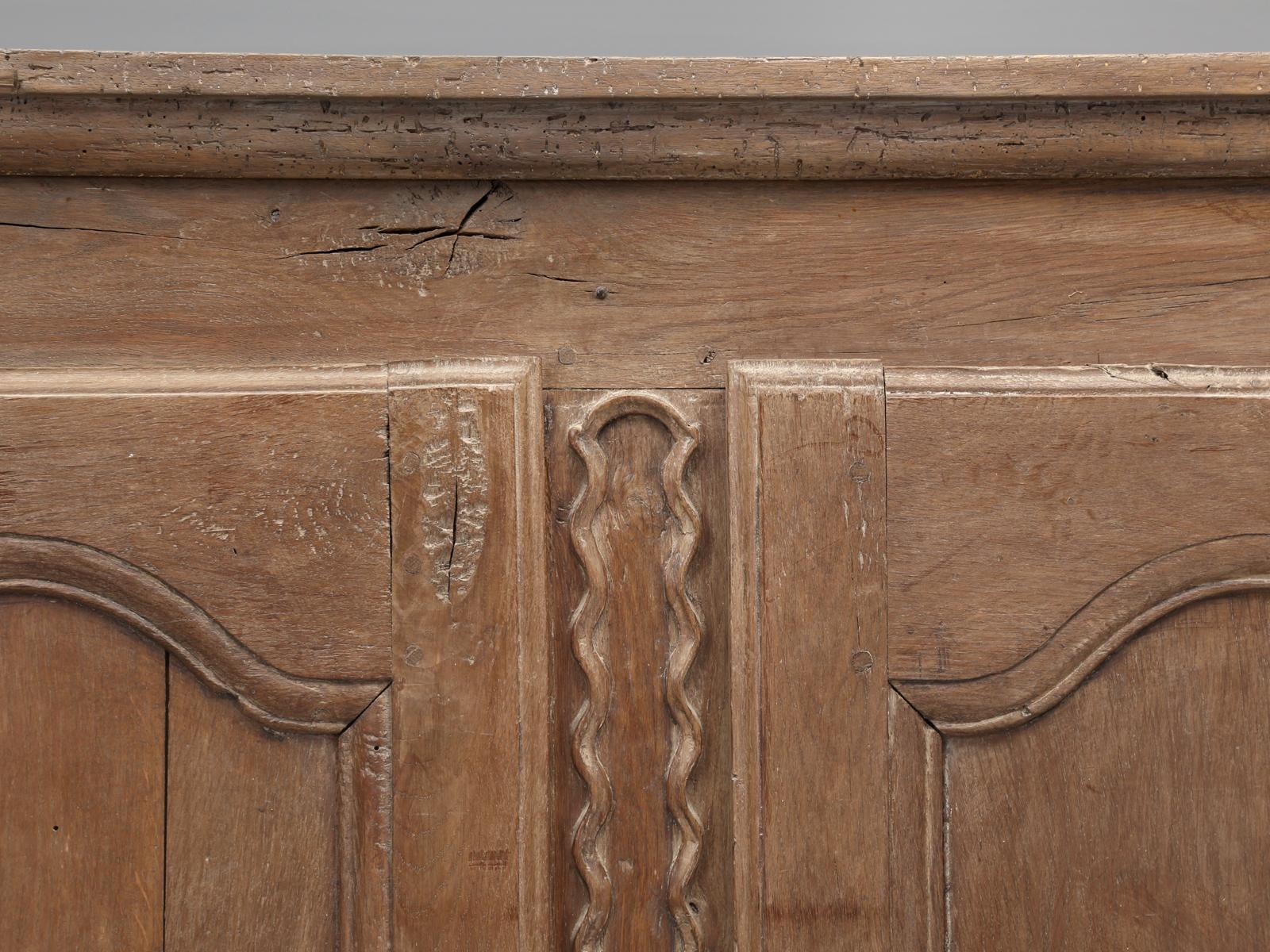 Antikes französisches Deux Corp-Schrank „Cupboard“ in Original-Finish aus Chateau, unrestauriert (Land) im Angebot