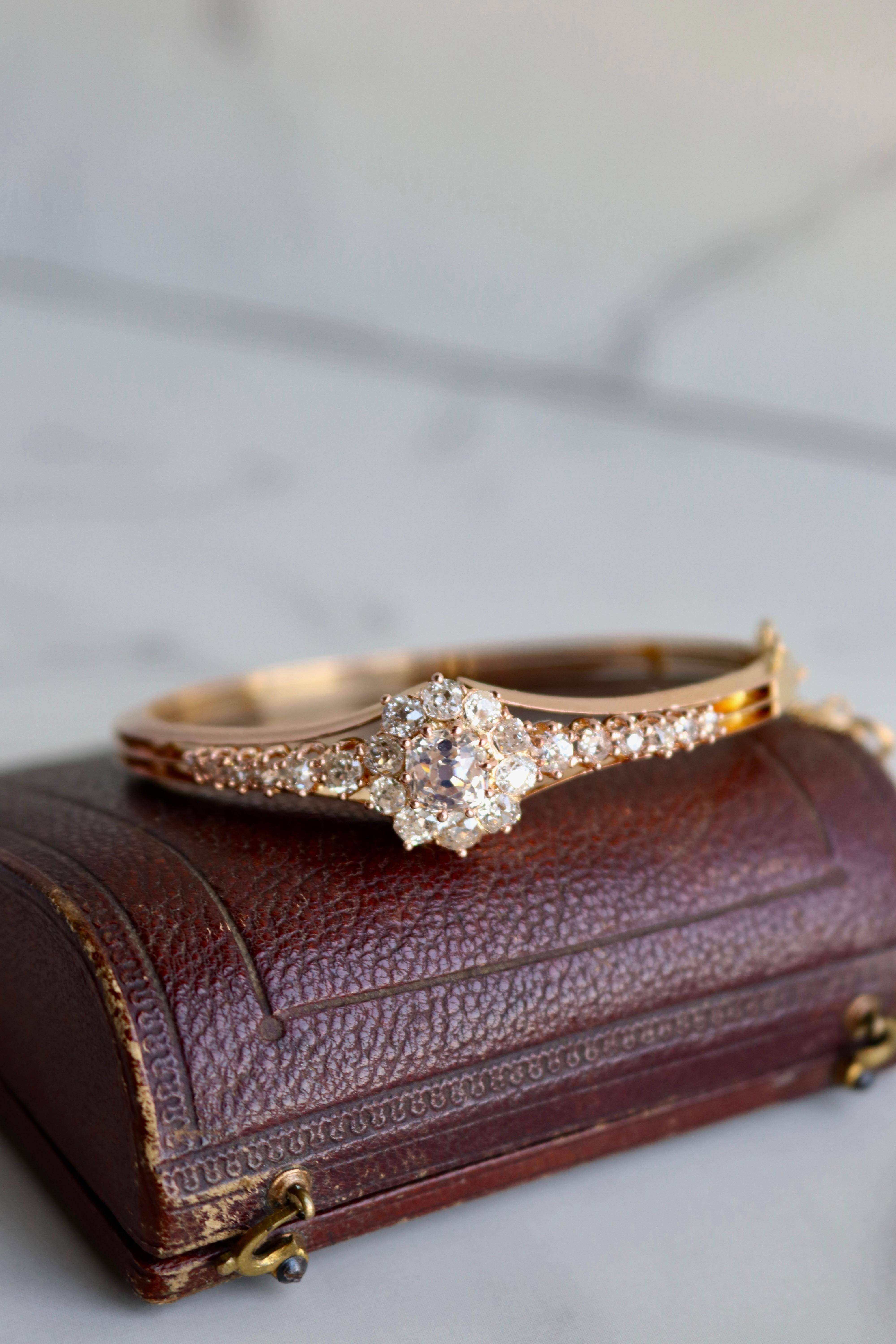 Bracelet ancien en or rose 18k avec diamants français en vente 1