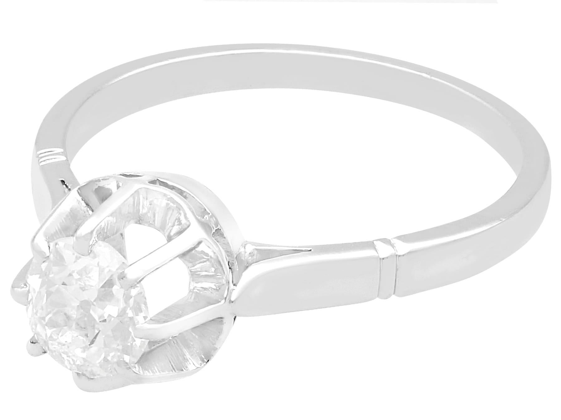 Antiker französischer Solitär-Ring aus Platin mit Diamant und Platin (Rundschliff) im Angebot