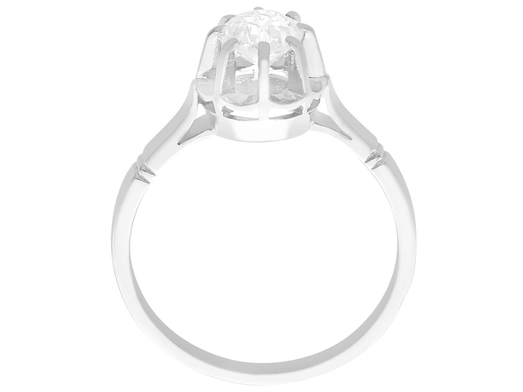 Anillo de compromiso solitario francés de diamantes y platino de los años 20 en venta 1