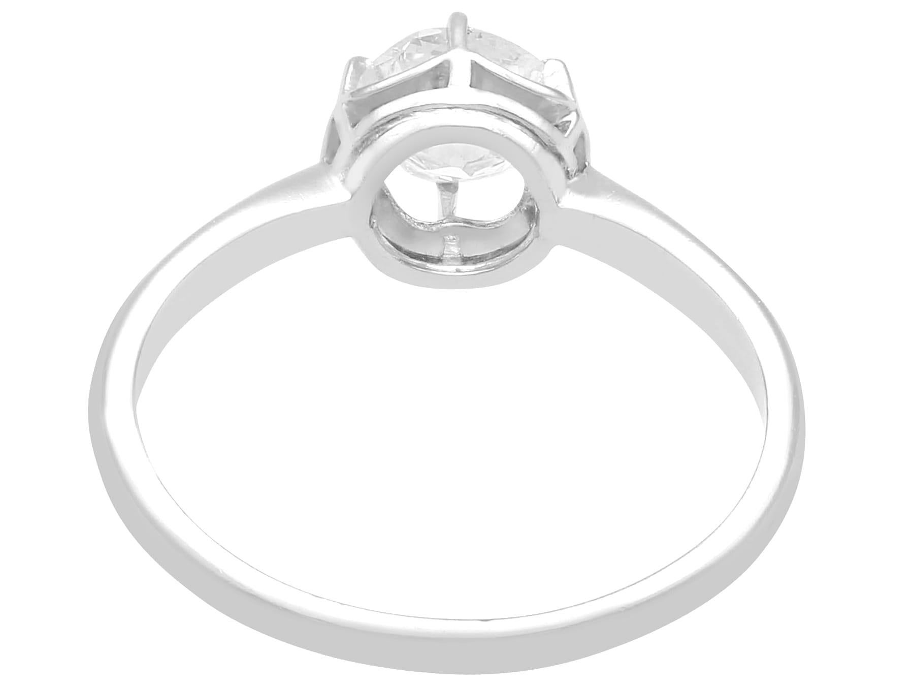 Antiker französischer Solitär-Ring aus Platin mit Diamant und Platin Damen im Angebot
