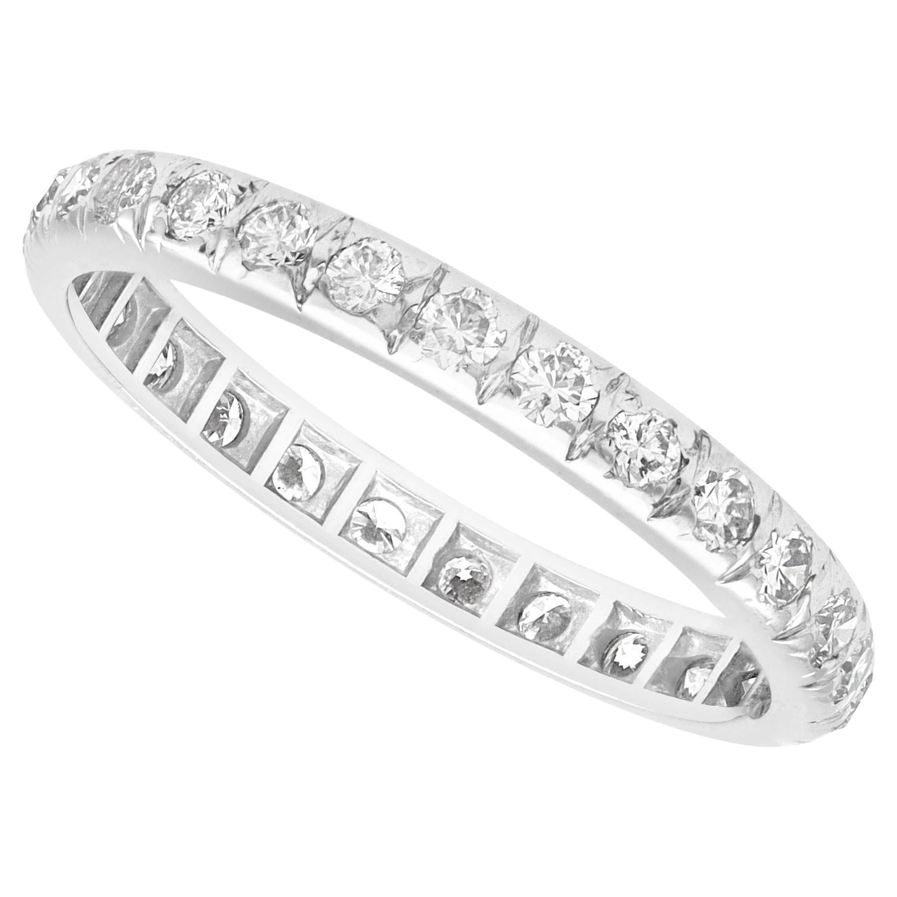 Bague d'éternité française ancienne en or blanc et diamants, c. 1920