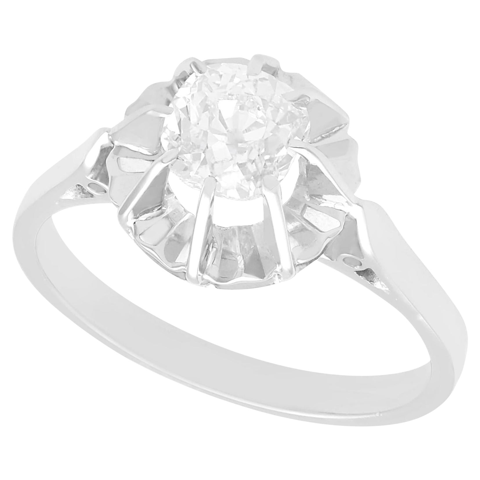 Antique French Anello solitario con diamanti e oro bianco, circa 1920