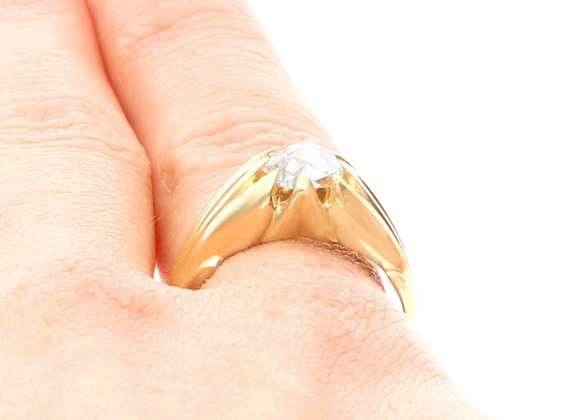 Bague de fiançailles française ancienne en or jaune et diamants en vente 4