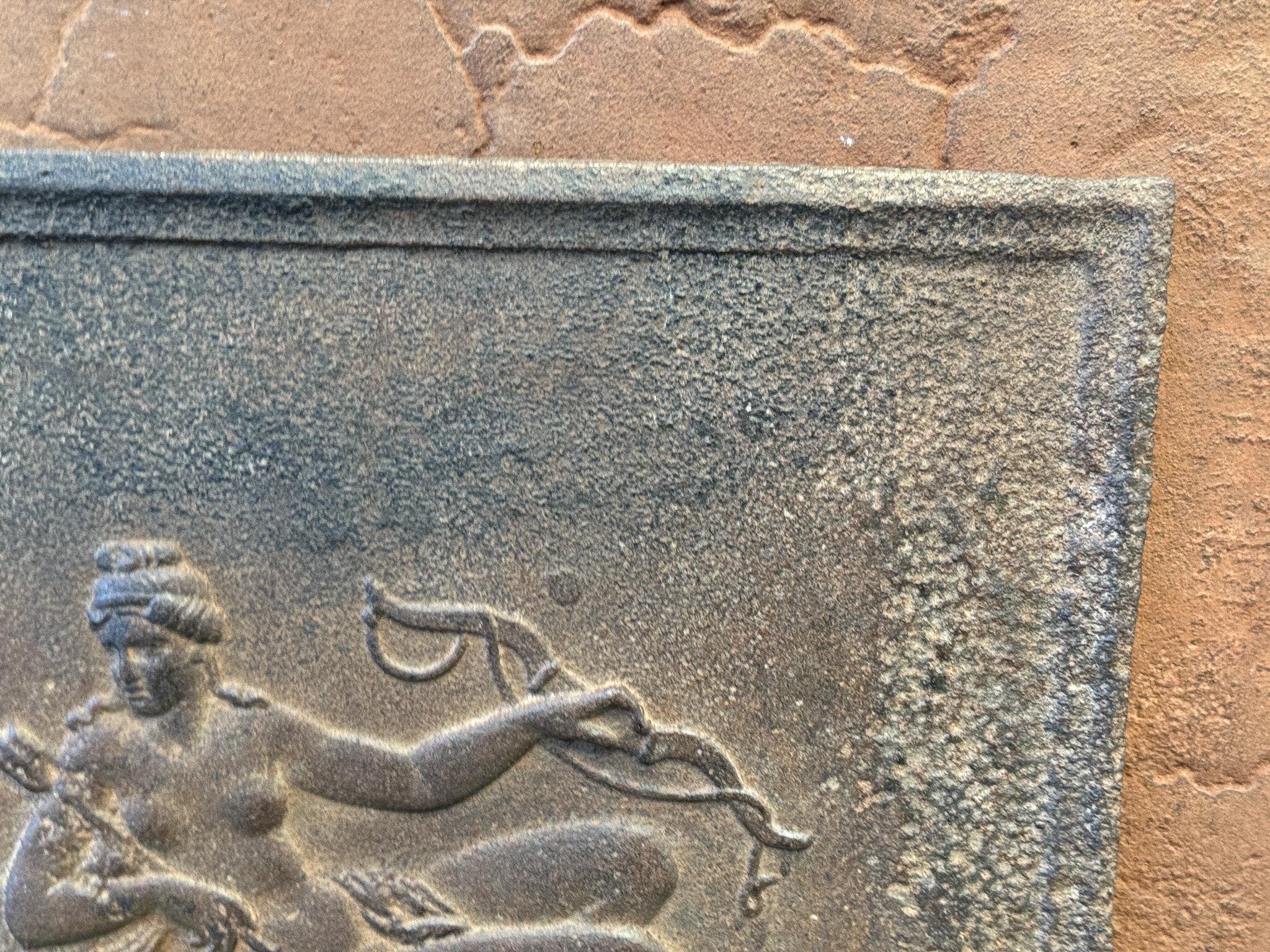 Antique French 'Diana' Fireback / Backsplash, XIX secolo, periodo Napoleone III in vendita 4
