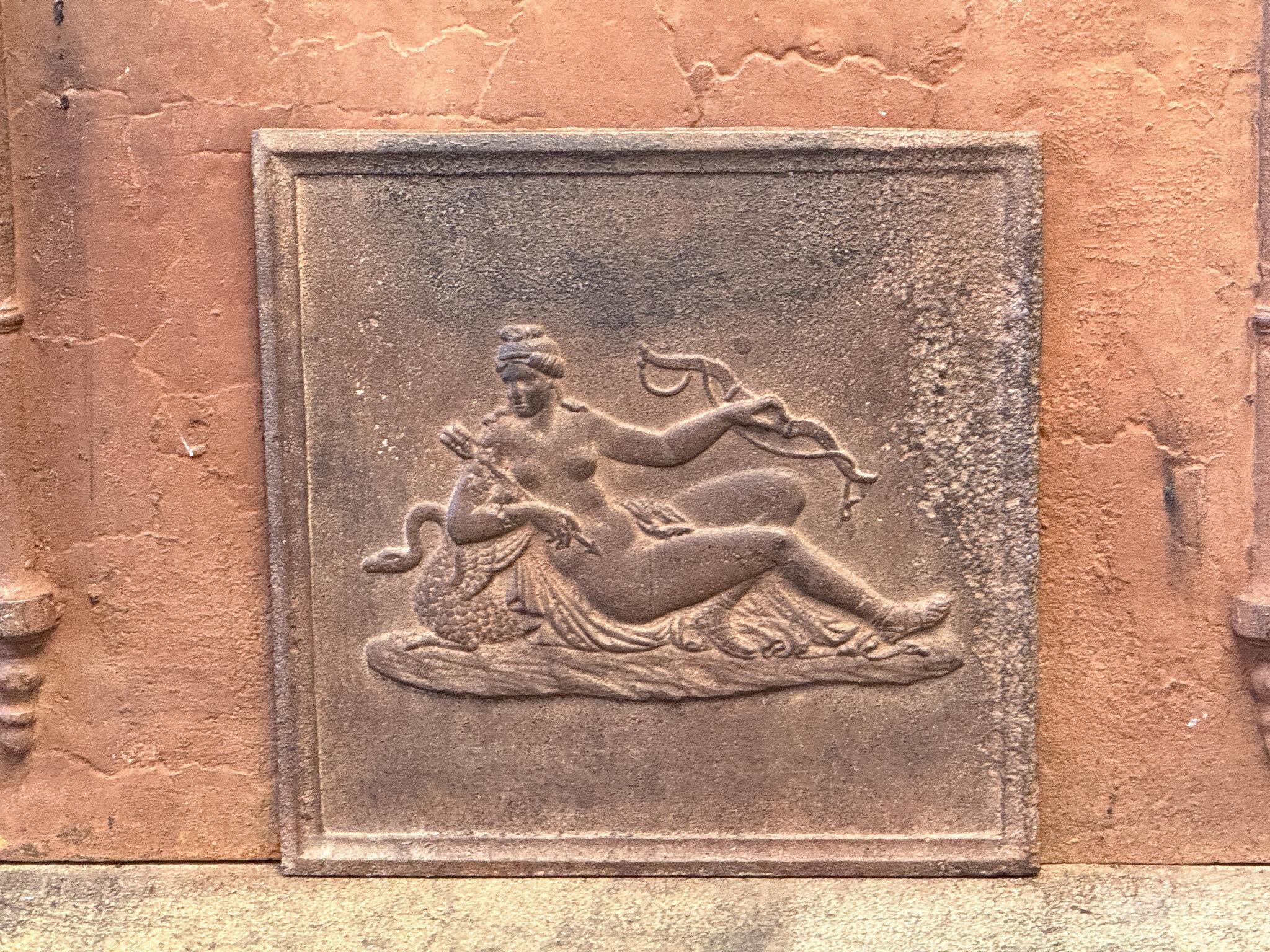 Francese Antique French 'Diana' Fireback / Backsplash, XIX secolo, periodo Napoleone III in vendita