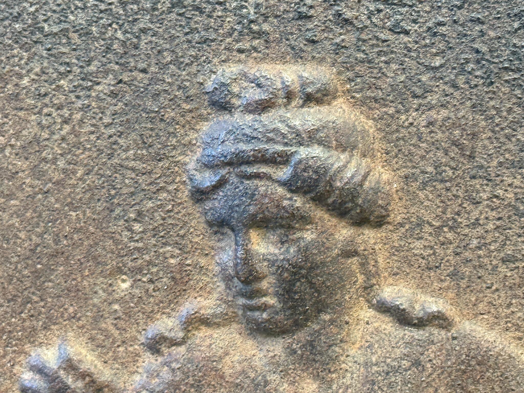 Antique French 'Diana' Fireback / Backsplash, XIX secolo, periodo Napoleone III In condizioni buone in vendita a Amerongen, Amerongen