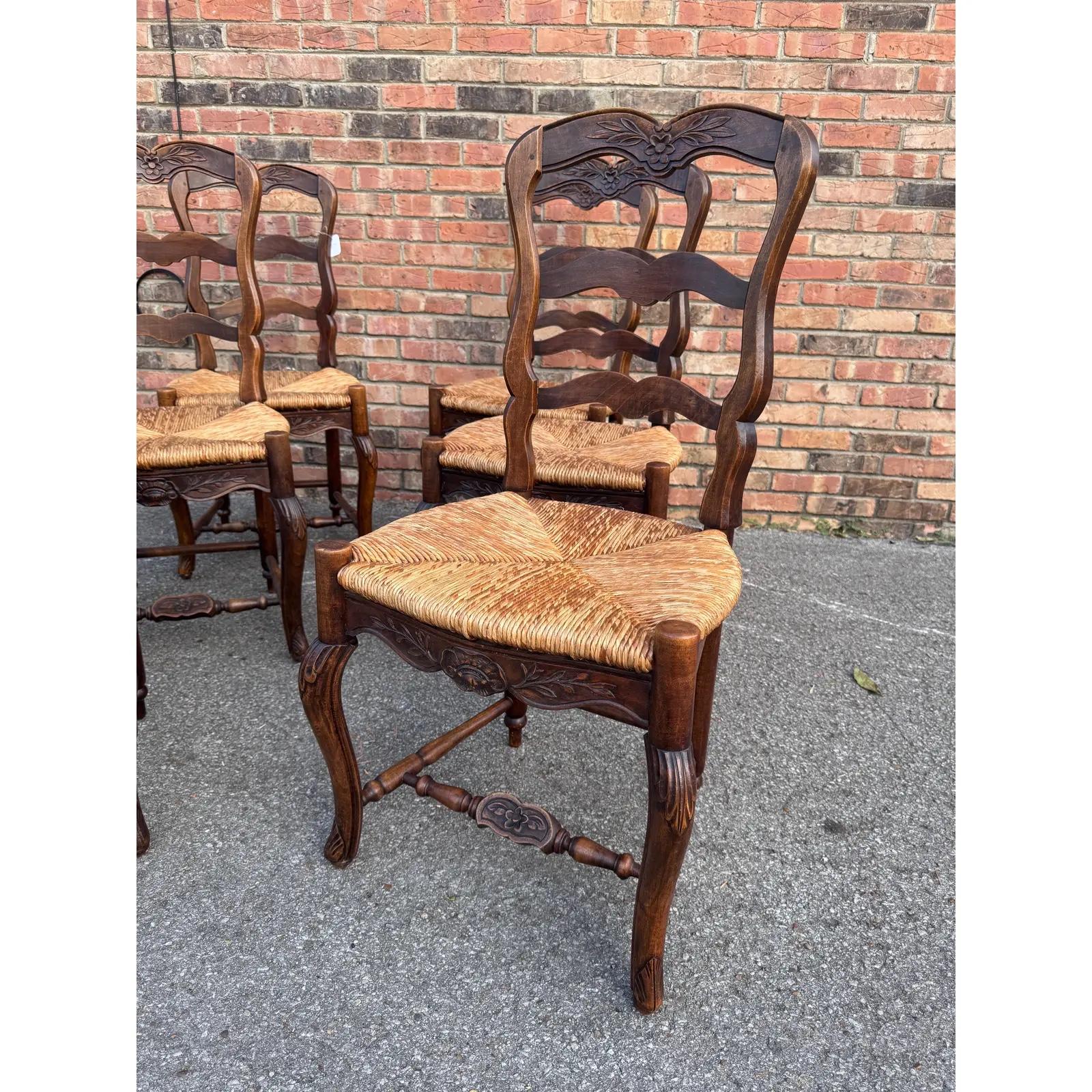 Antique French Esszimmerstühle (20. Jahrhundert) im Angebot
