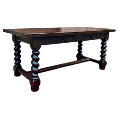 Table de salle à manger française ancienne avec tiroirs en chêne foncé torsadé, années 1930