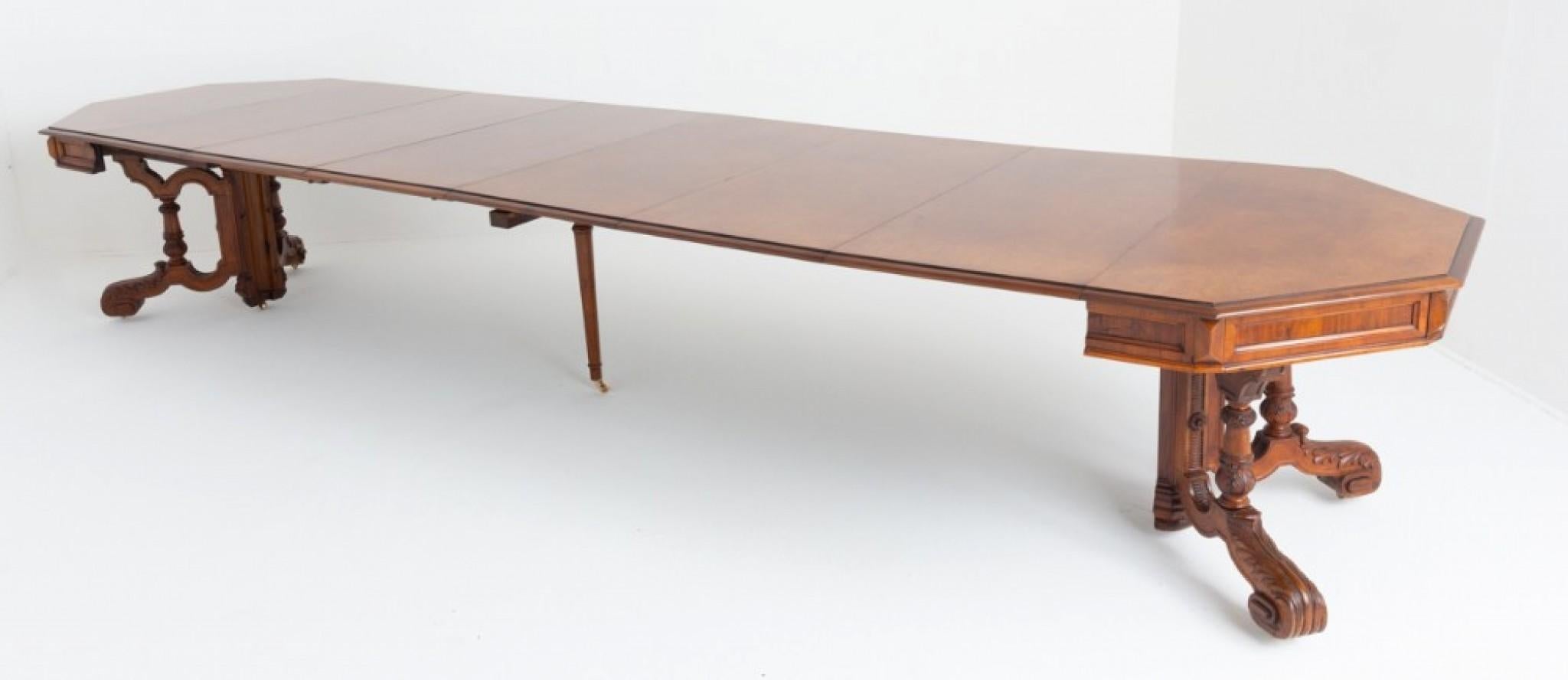 Ancienne table de salle à manger à rallonge en noyer 20 places en vente 8