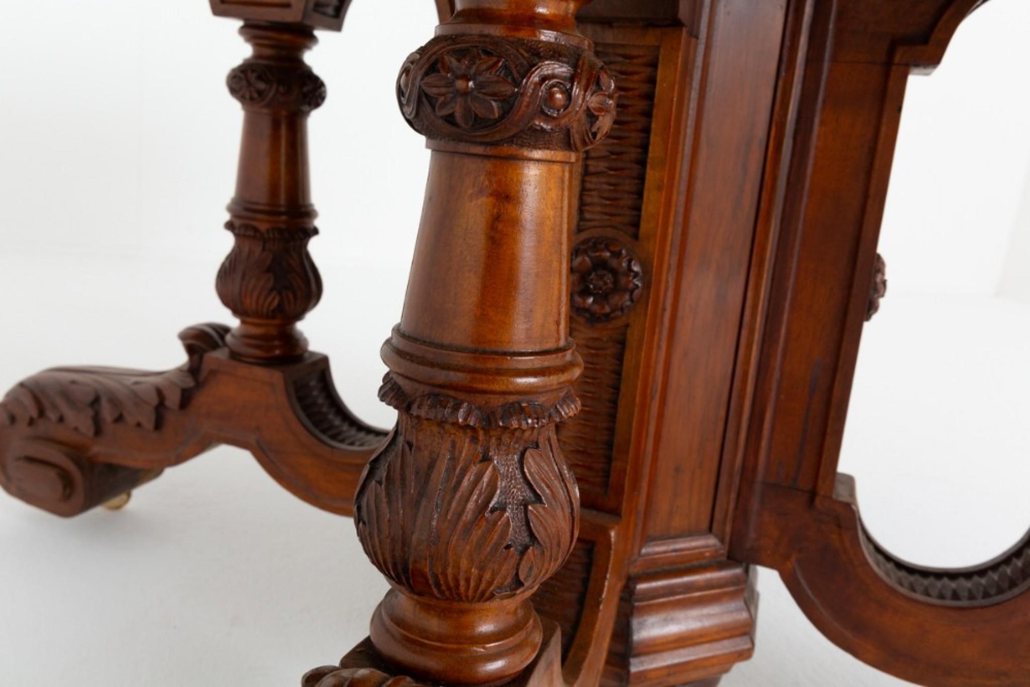 Milieu du XIXe siècle Ancienne table de salle à manger à rallonge en noyer 20 places en vente