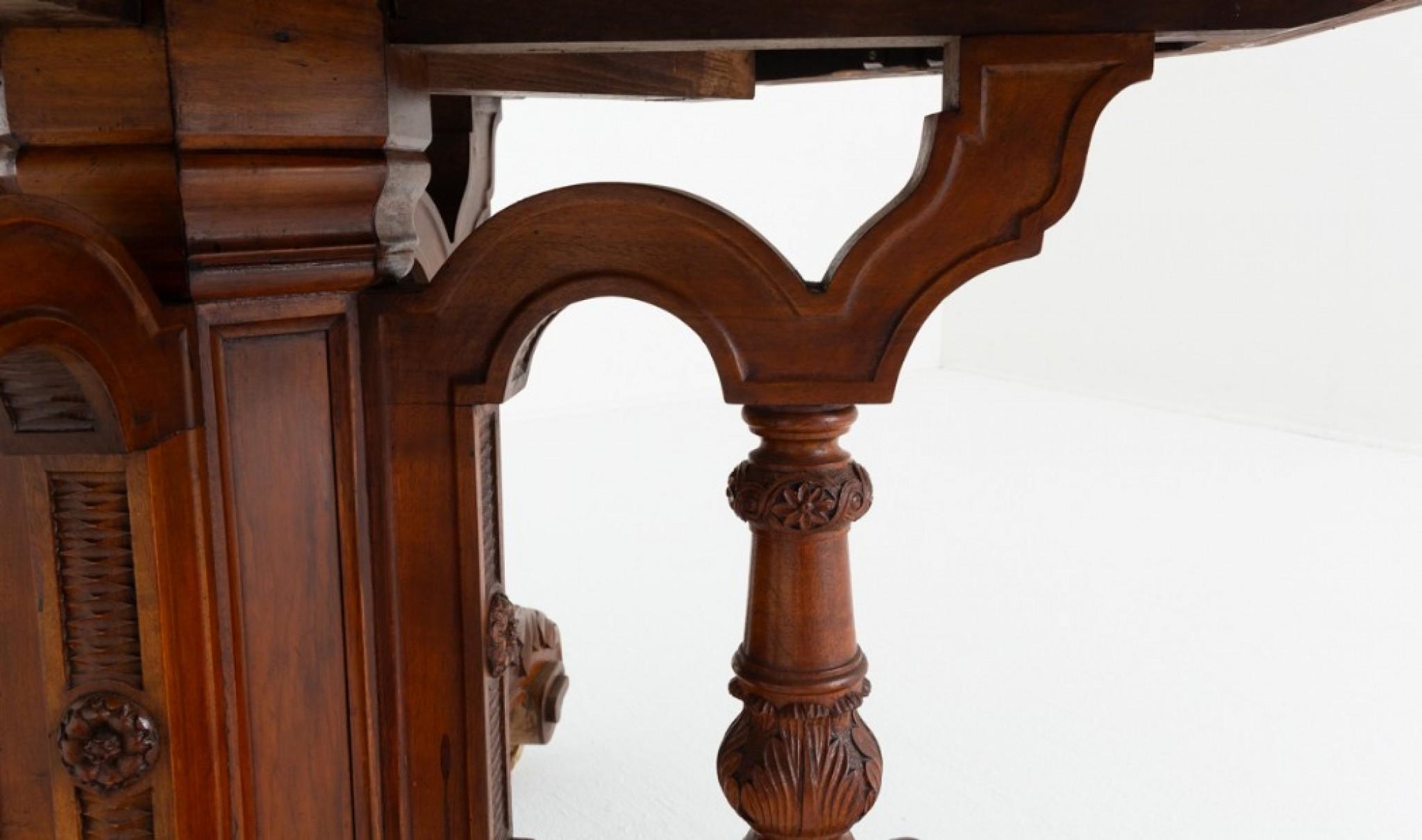 Ancienne table de salle à manger à rallonge en noyer 20 places en vente 3