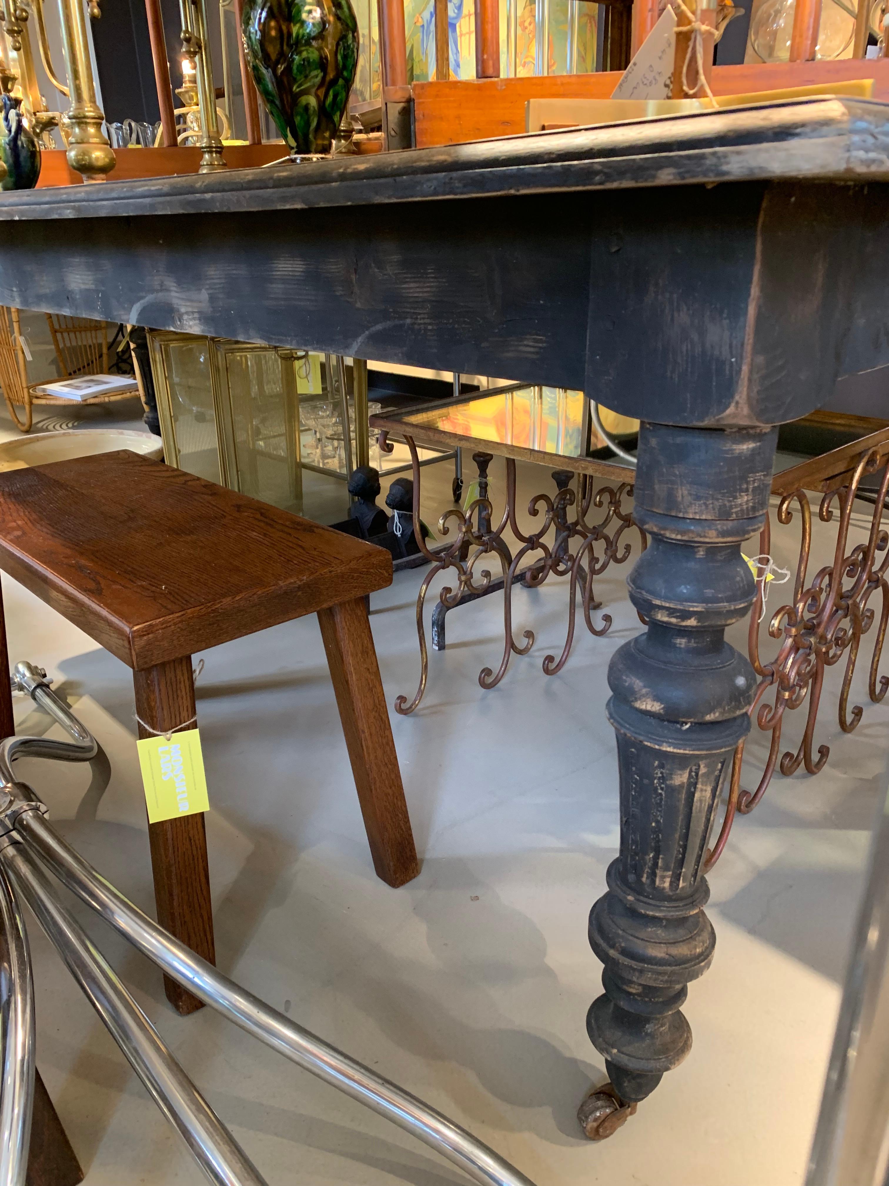 Table à manger française d'antiquités en vente 5