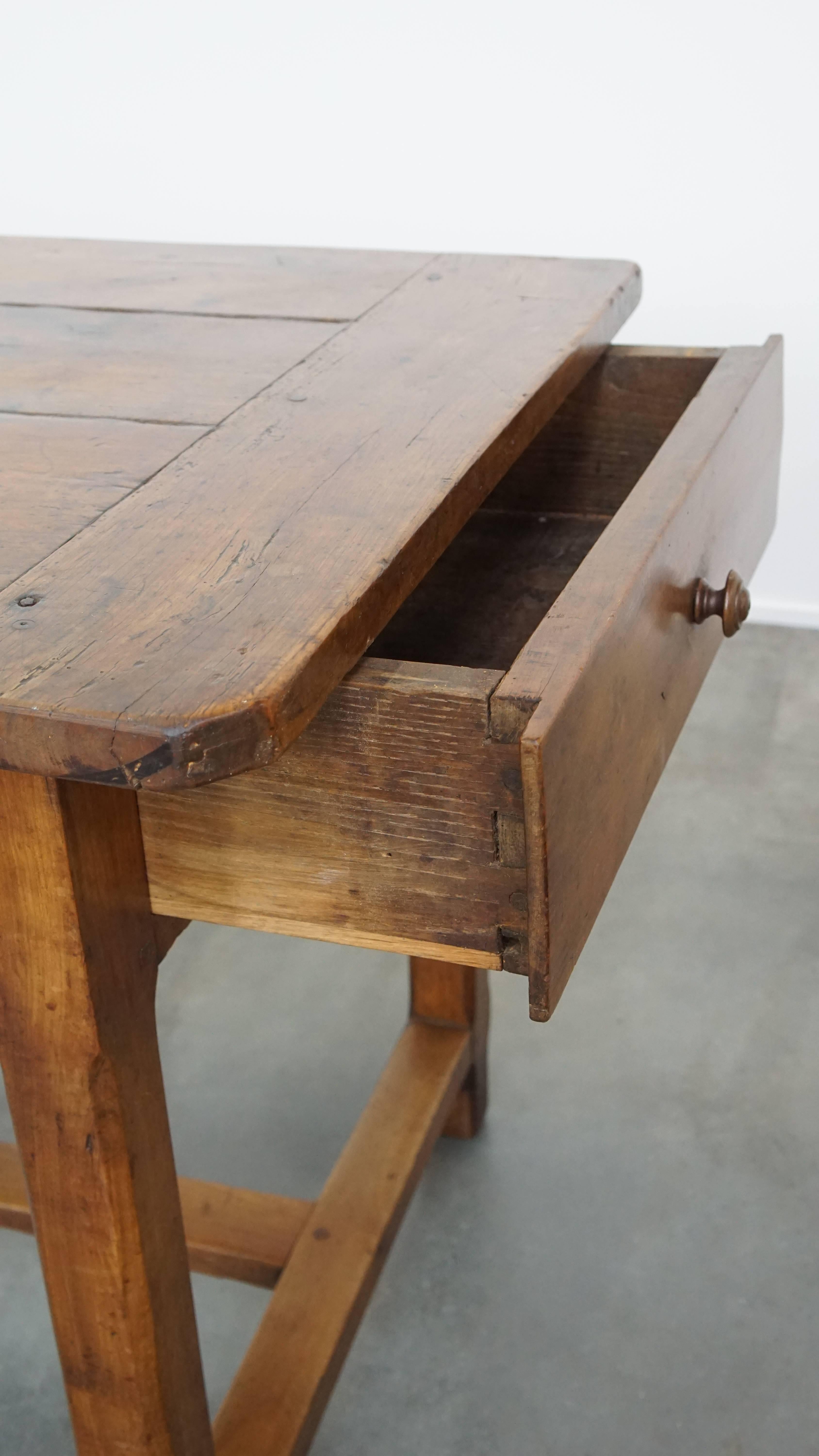 Ancienne table de salle à manger française à 3 tiroirs de la fin du 18e siècle en vente 1