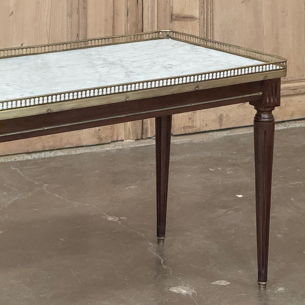 Ancienne table basse du Directoire français à plateau en marbre de Carrare en vente 4