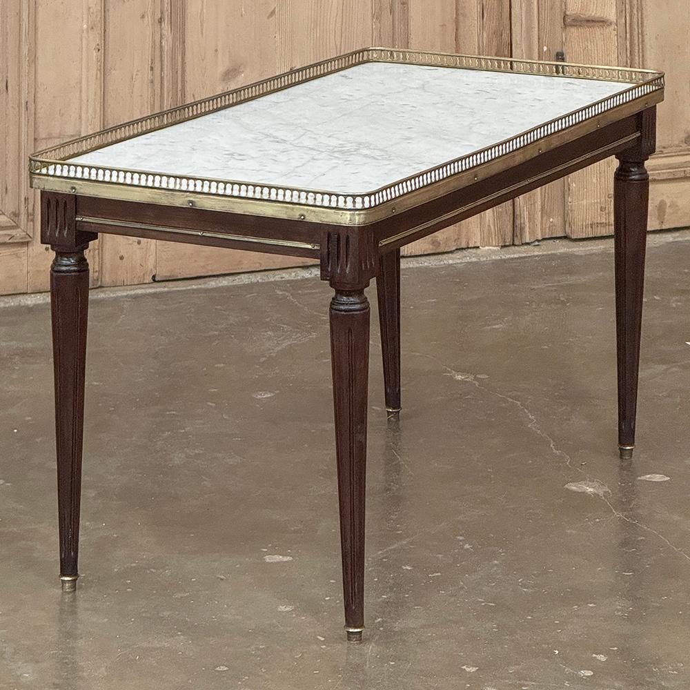 Ancienne table basse du Directoire français à plateau en marbre de Carrare en vente 5