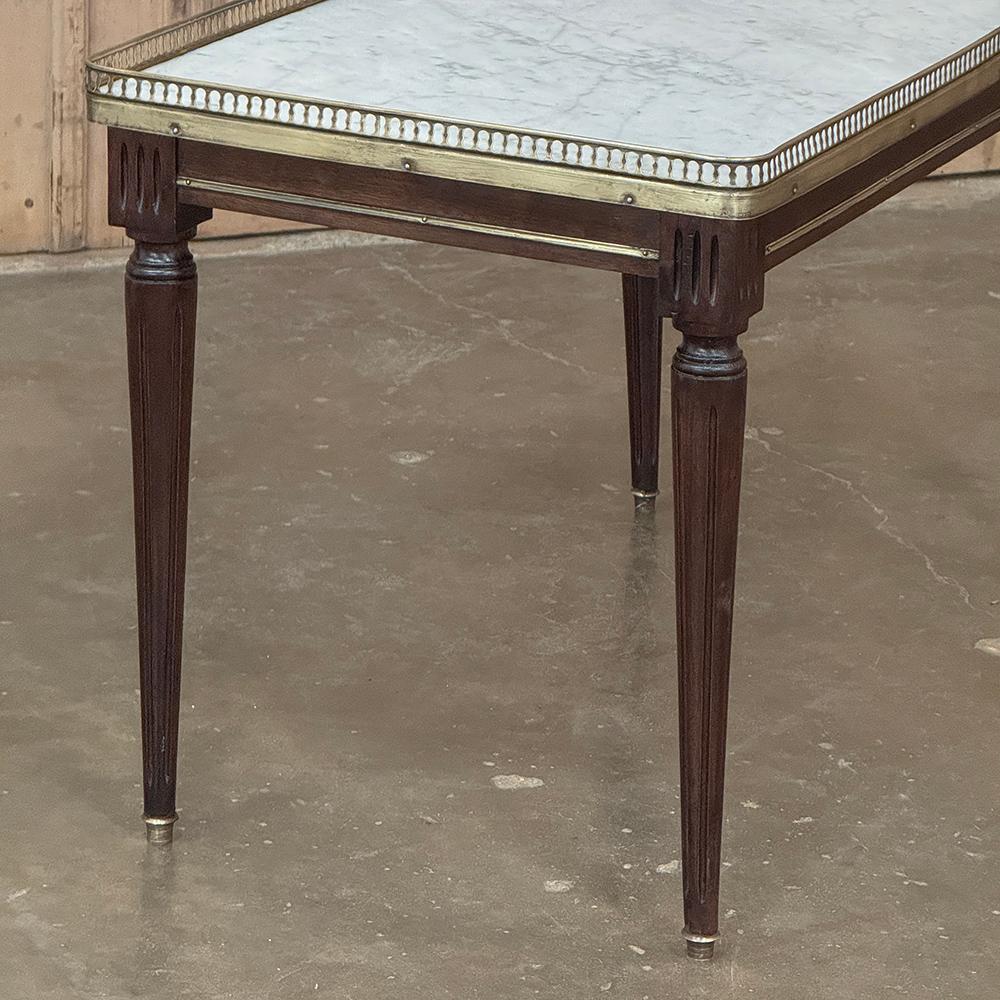 Ancienne table basse du Directoire français à plateau en marbre de Carrare en vente 6