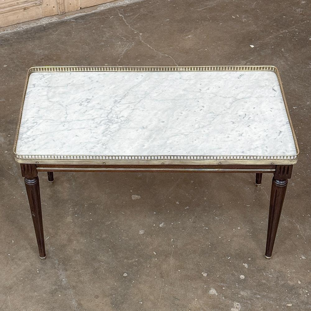 Ancienne table basse du Directoire français à plateau en marbre de Carrare en vente 7