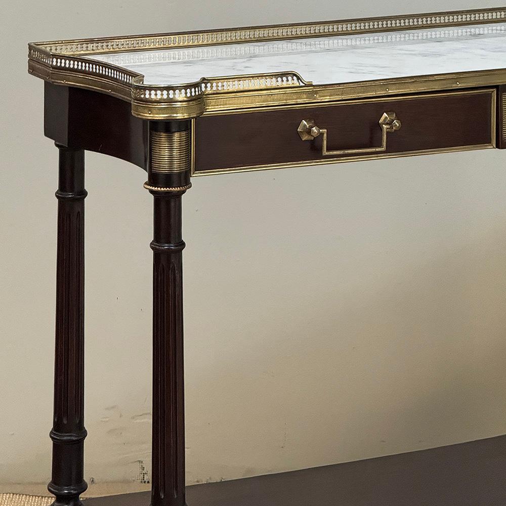 Fatto a mano Antique French Directoire Console in mogano con piano in marmo di Carrara in vendita