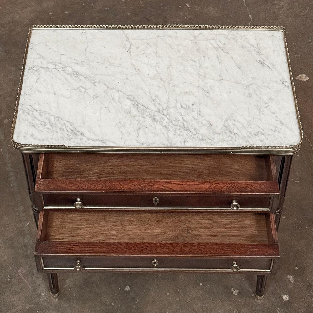 Antique French Directoire Mahogany End Table with Carrara Marble For Sale 11