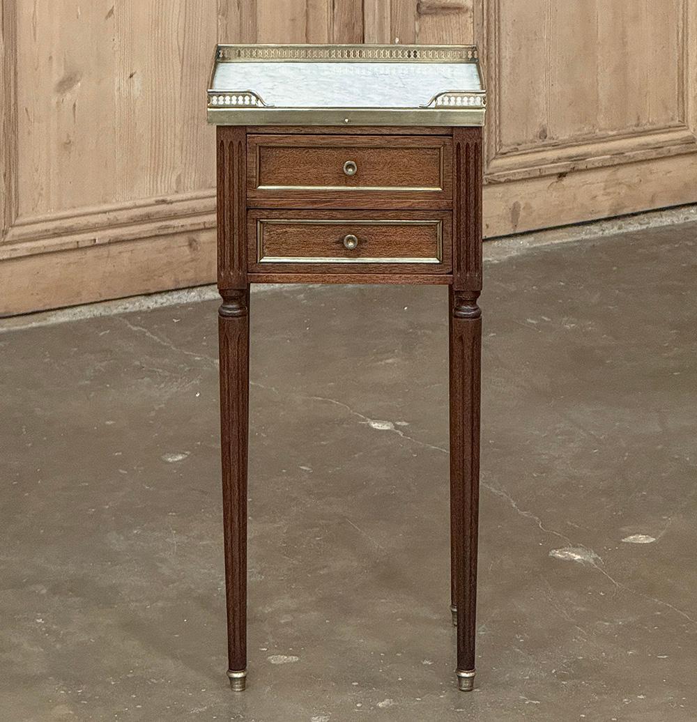 Antique French Directoire Mahogany End Table with Carrara Marble In Good Condition For Sale In Dallas, TX