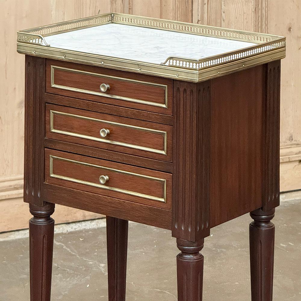 Antique French Directoire Neoclassical End Table with Carrara Marble For Sale 1