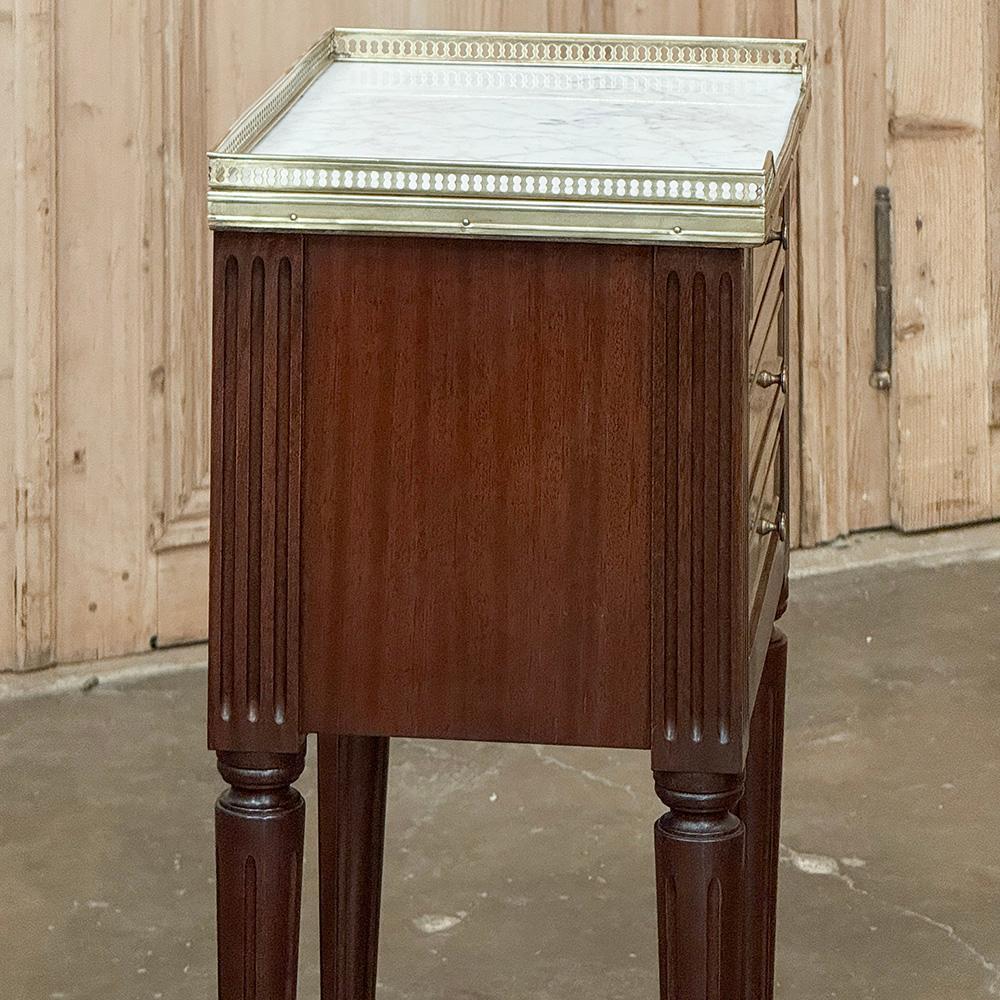 Antique French Directoire Neoclassical End Table with Carrara Marble For Sale 3