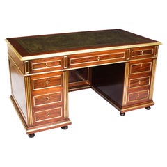 Ancien bureau de style Directoire français monté sur piédestal en bronze doré 19ème siècle