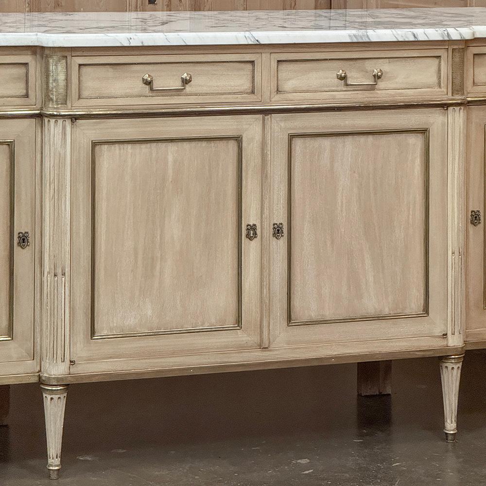 Antique French Directoire Buffet rayado con tapa de mármol de Carrara en Bueno estado para la venta en Dallas, TX