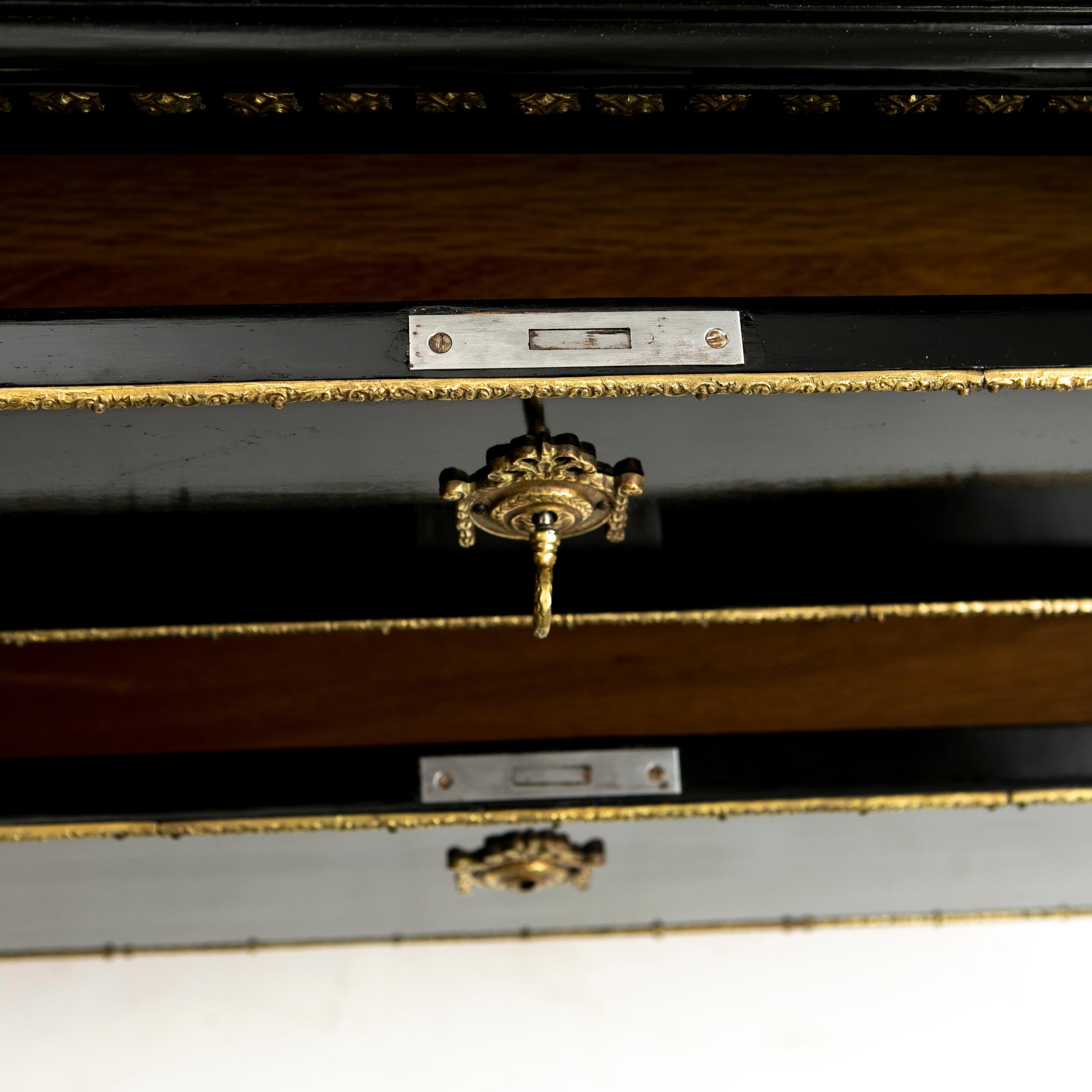 Antique French Directoire Style Black Polished Mahogany Commode In Good Condition In Kastrup, DK