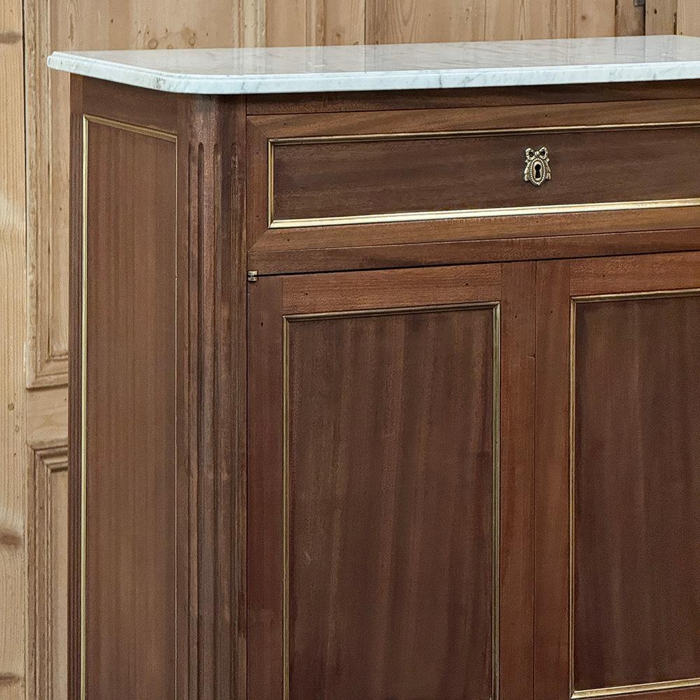 Antiguo Armario de Caoba Estilo Directoire Francés con Mármol de Carrara en Bueno estado para la venta en Dallas, TX