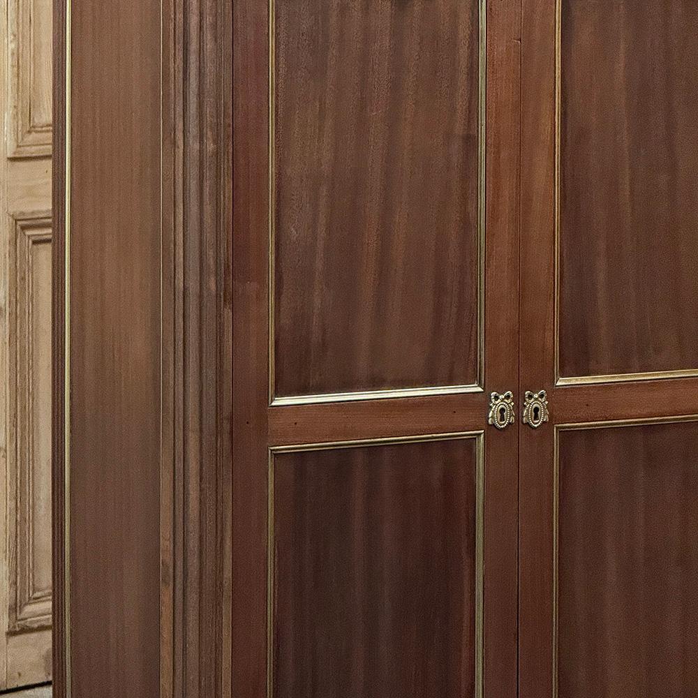 Antiguo Armario de Caoba Estilo Directoire Francés con Mármol de Carrara siglo XX en venta