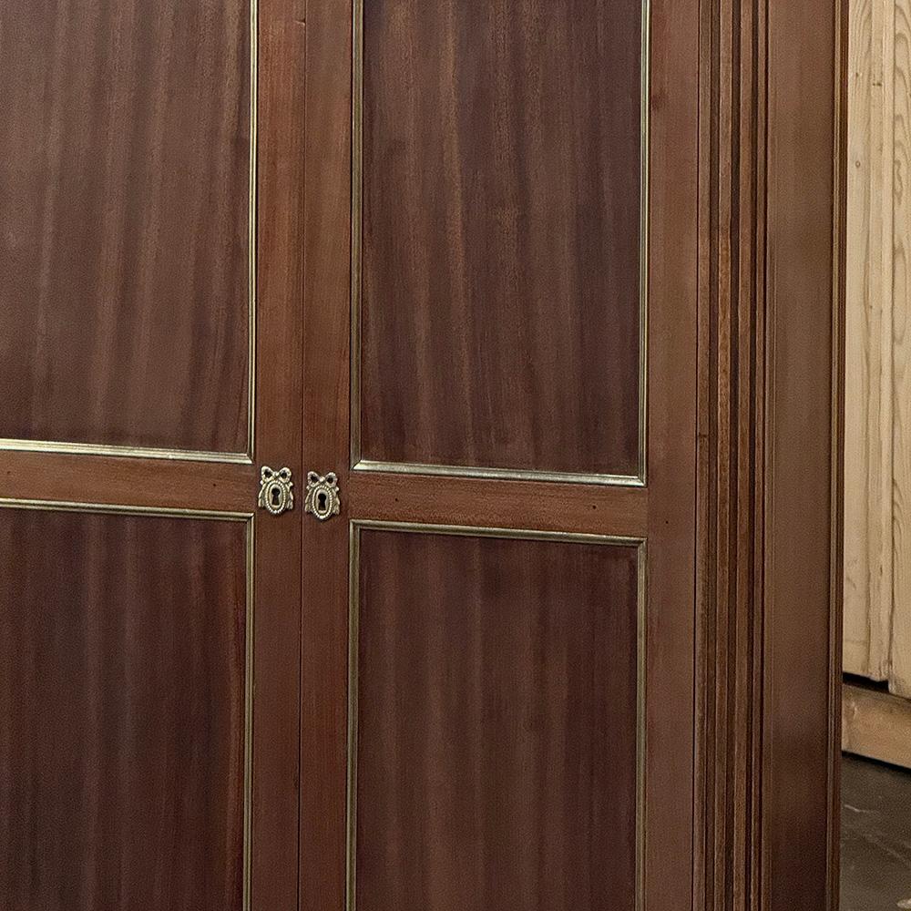 Antiguo Armario de Caoba Estilo Directoire Francés con Mármol de Carrara en venta 2