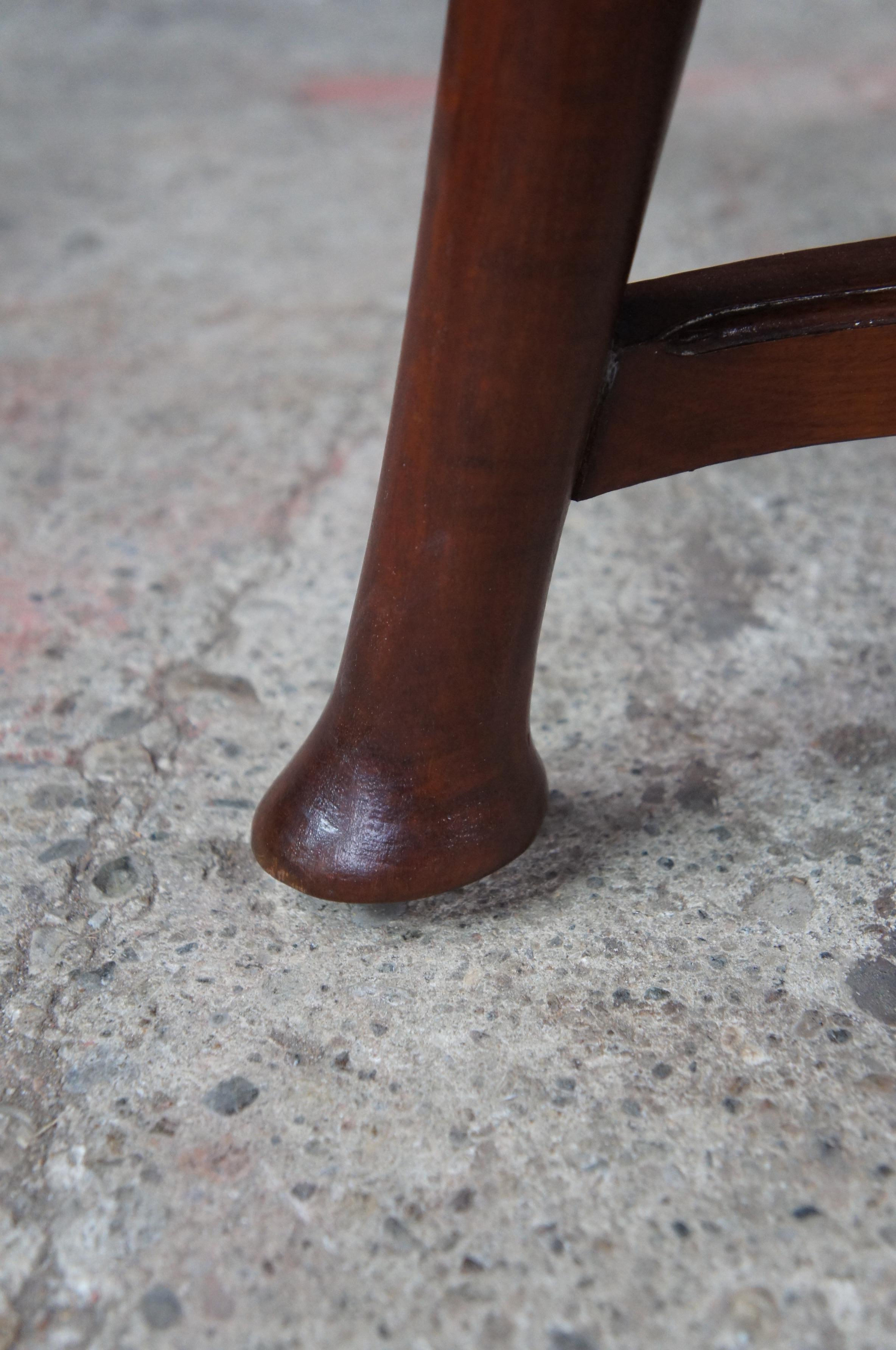 Antique French Directoire Style Mahogany Dining Arm Desk Chair Seduta a punto d'ago in vendita 9
